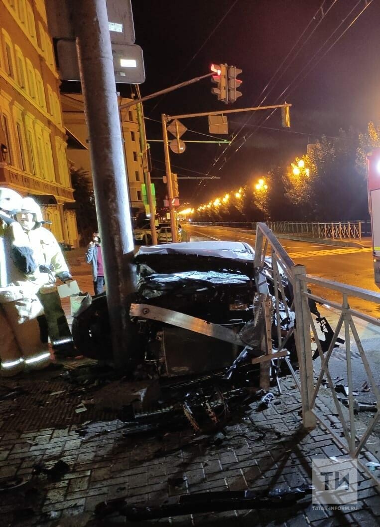 Нетрезвый водитель на Мерседесе с московскими номерами устроил ДТП в центре  Казани | 07.09.2021 | Чистополь - БезФормата