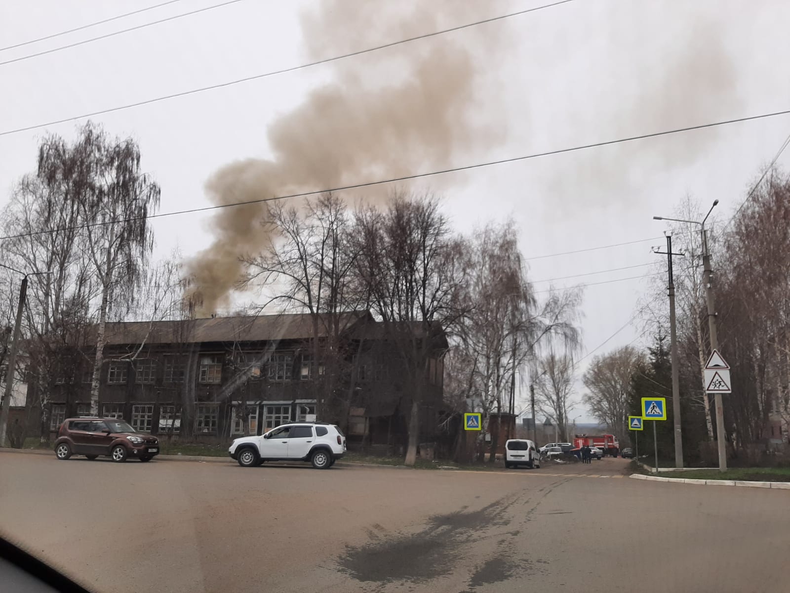 В Чистополе на территории бывшей больницы вспыхнул пожар | 25.04.2022 |  Чистополь - БезФормата