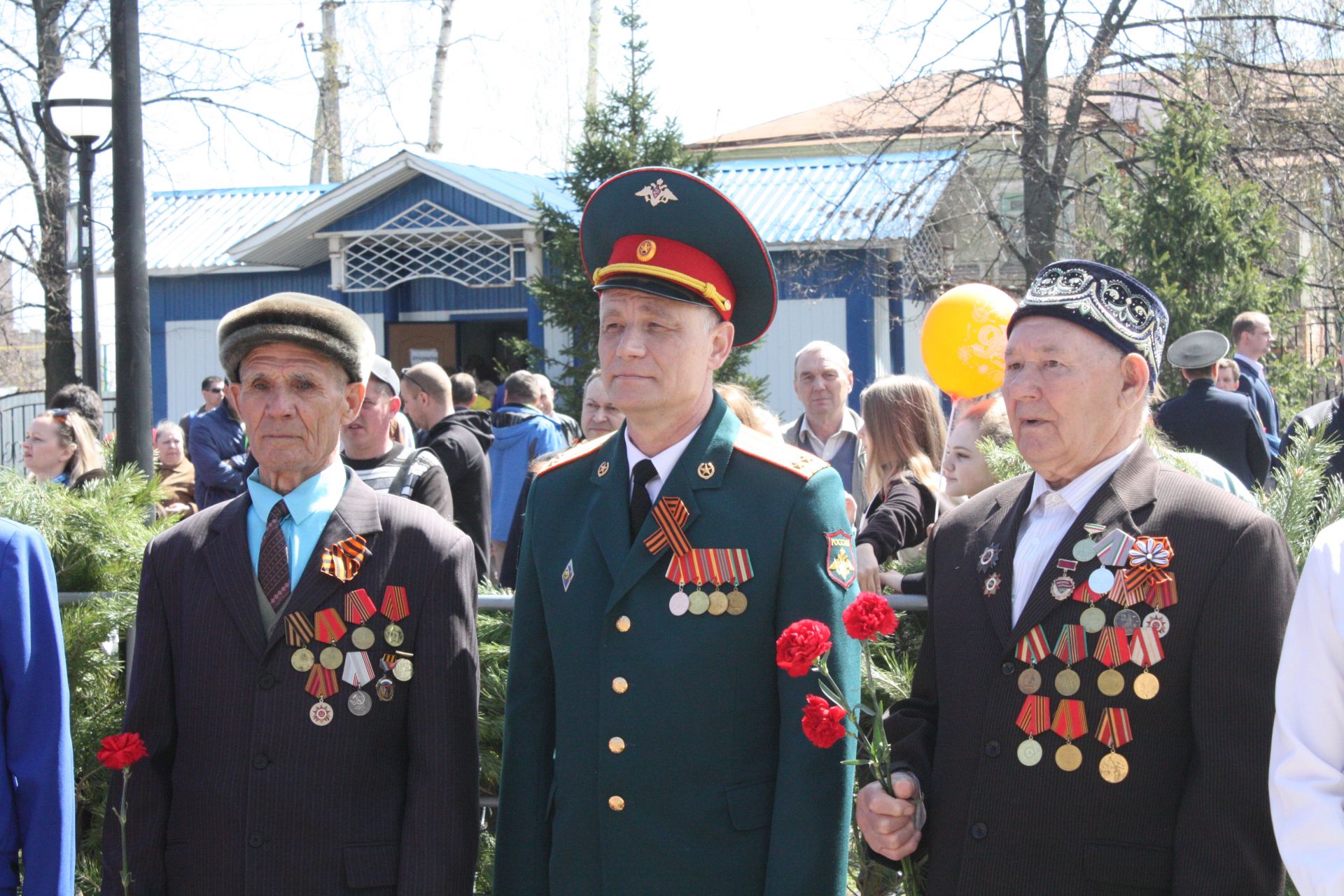 В Чистополе состоялись открытие уголка "Боевой славы" и акция "Бессмертный полк" (фоторепортаж)