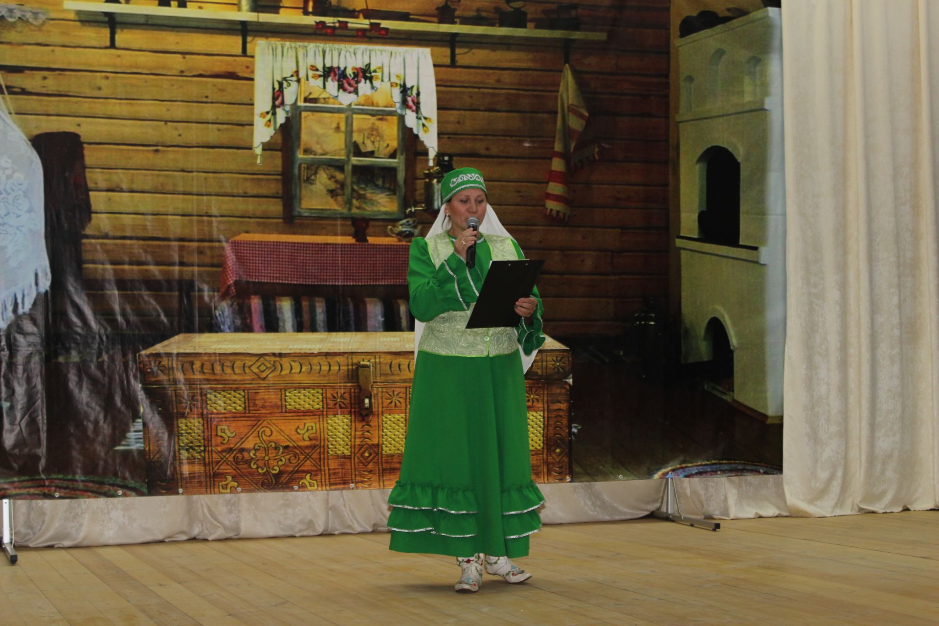 Традиции живы! Молодые таланты из чистопольских сел продемонстрировали знания народных сказок, игр, легенд