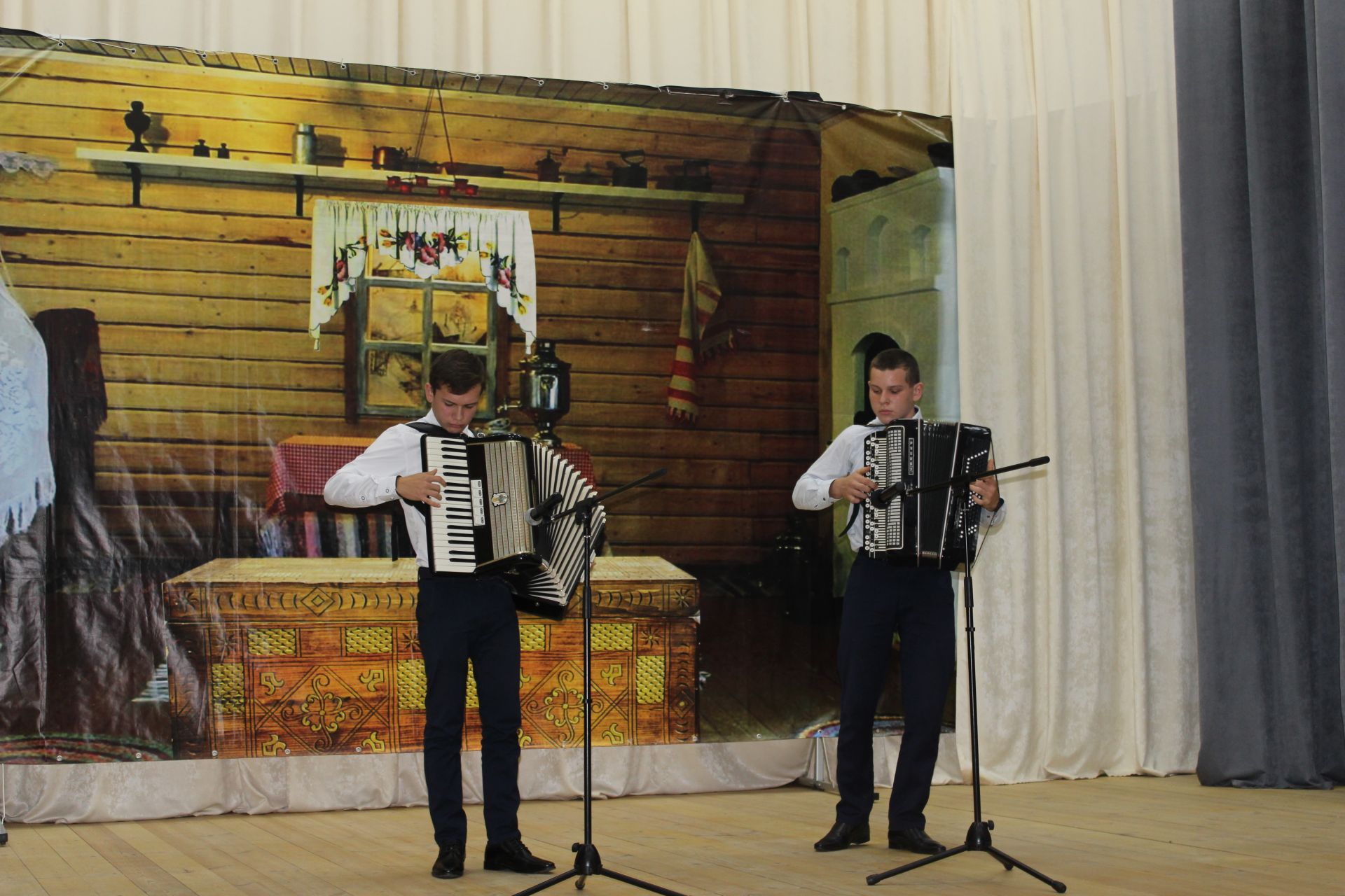 Традиции живы! Молодые таланты из чистопольских сел продемонстрировали знания народных сказок, игр, легенд