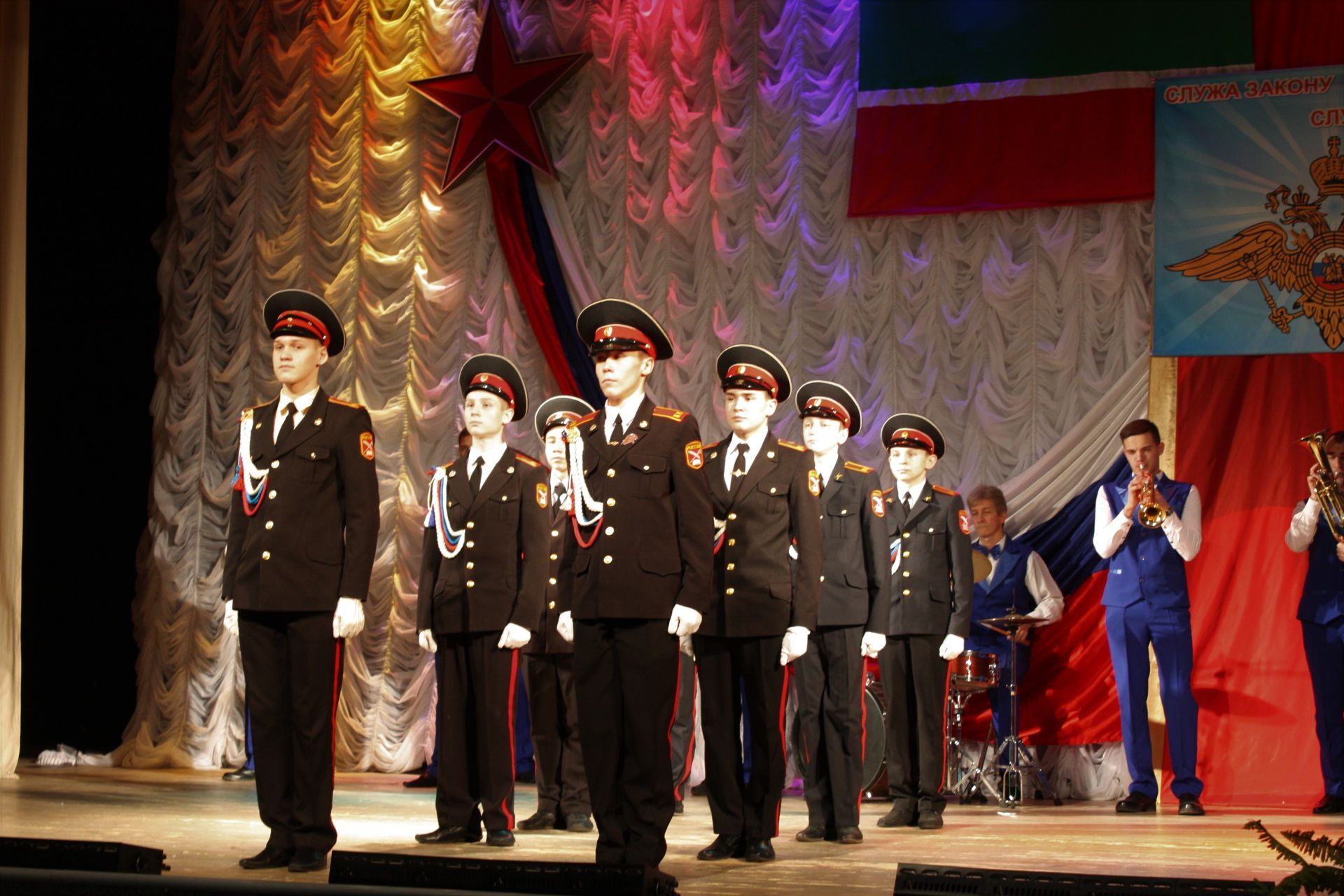Сто лет на страже закона: Чистопольская полиция отметила юбилей службы праздничным концертом (ФОТОРЕПОРТАЖ)