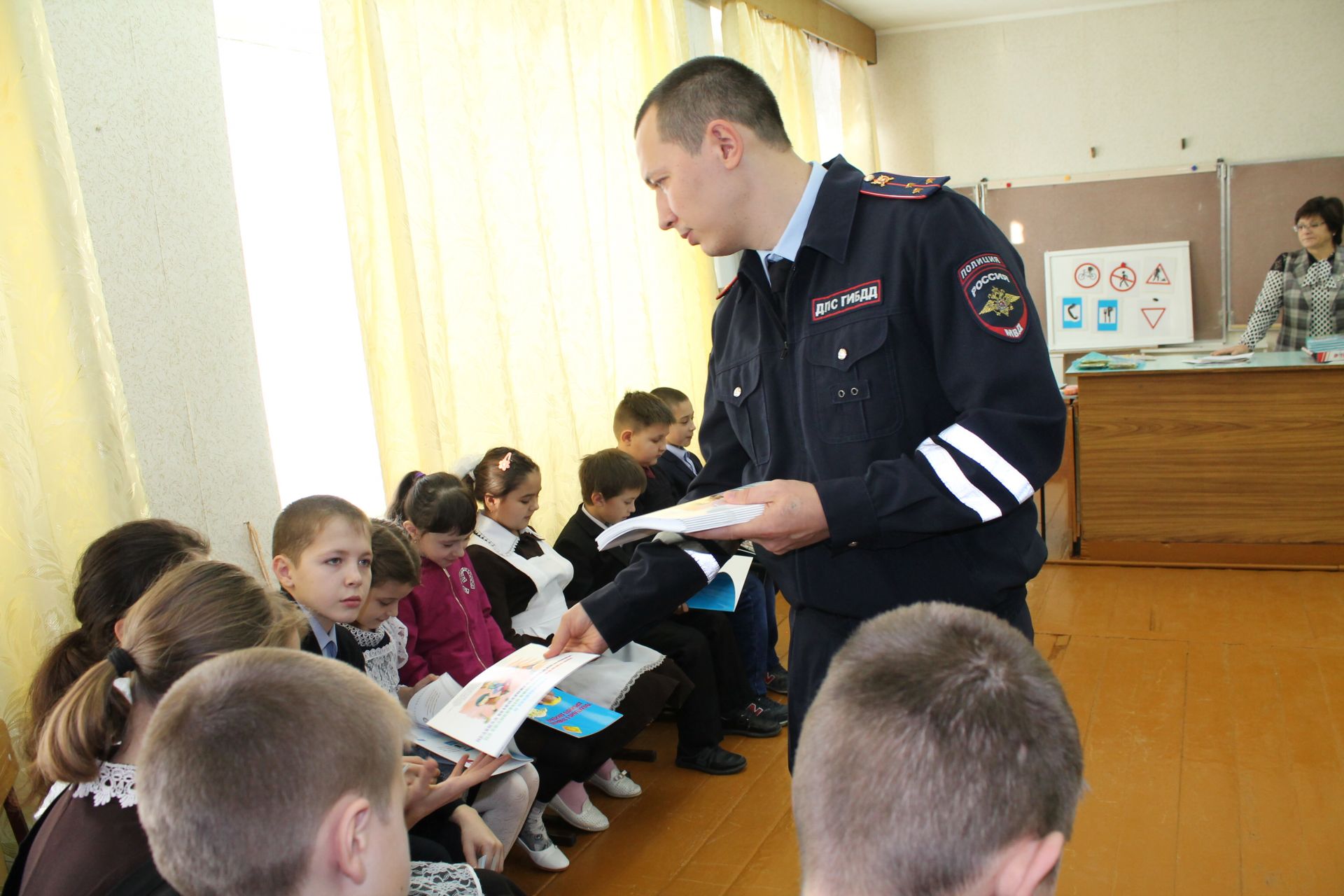 Юные жители чистопольского села сдавали «экзамен» по дорожной тематике