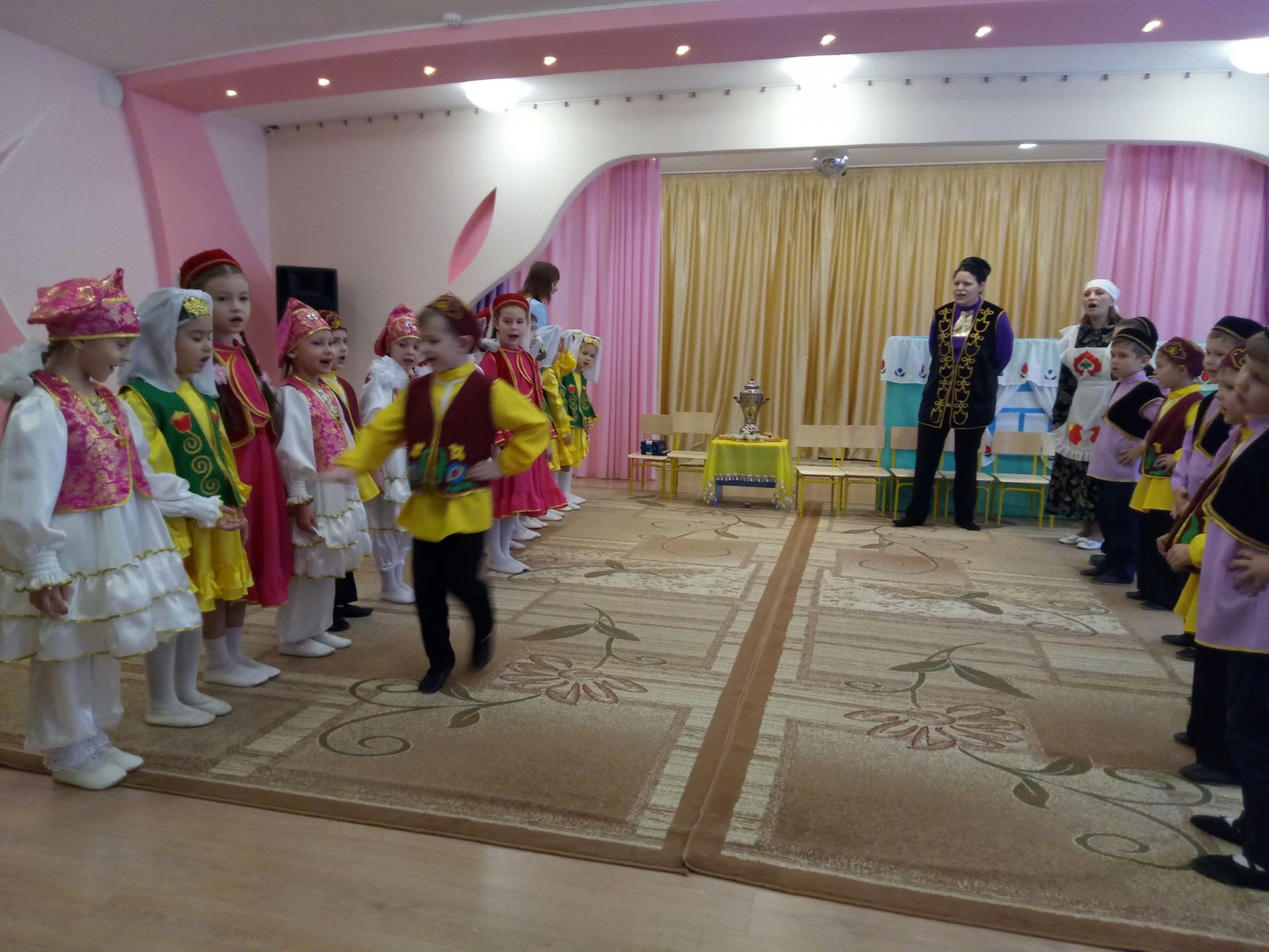 Народные обычаи, обряды: чистопольские дошкольники устроили праздник «Гусиное перо» (ФОТОРЕПОРТАЖ)