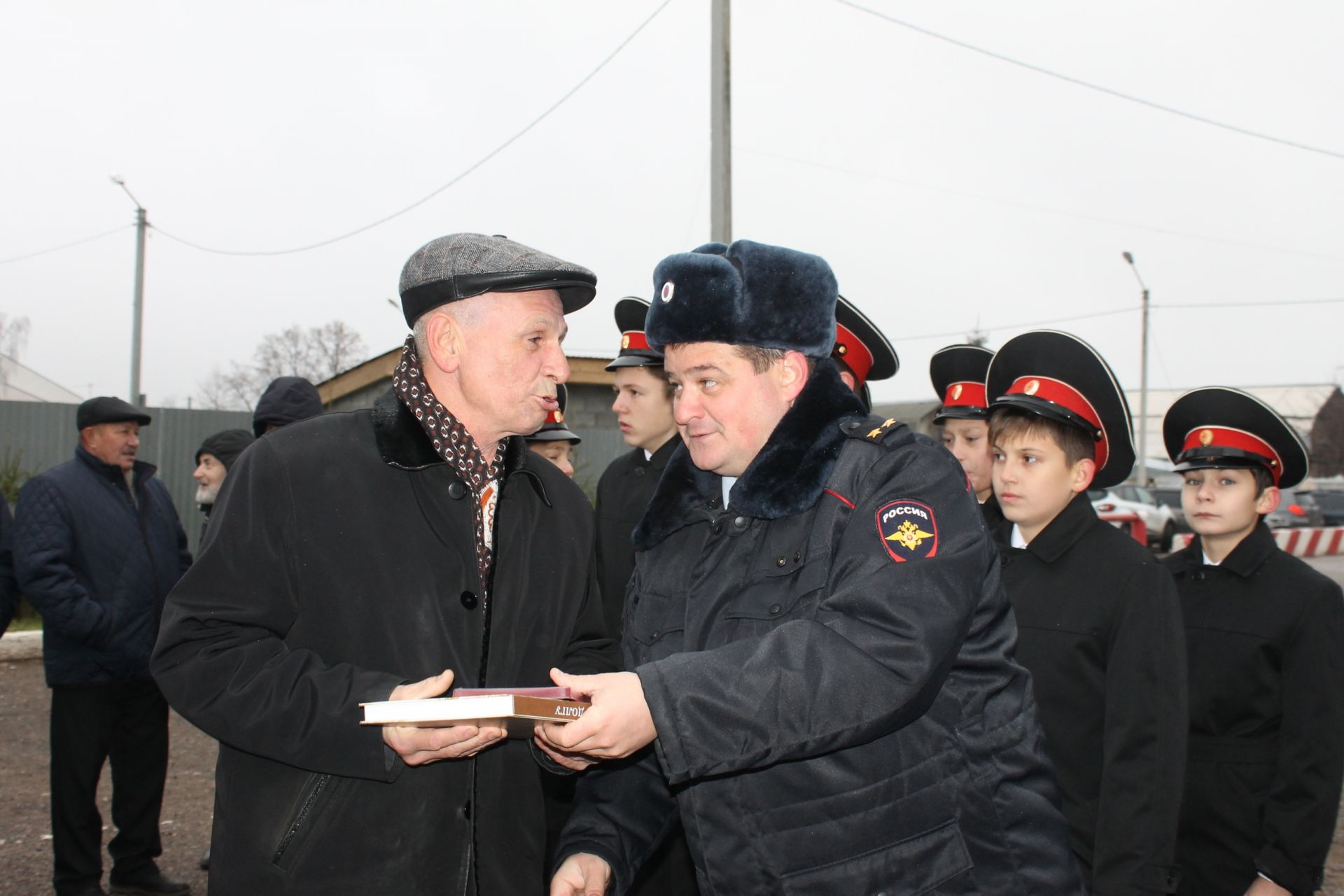 Ветераны и лучшие сотрудники чистопольского ОВД награждены юбилейными медалями