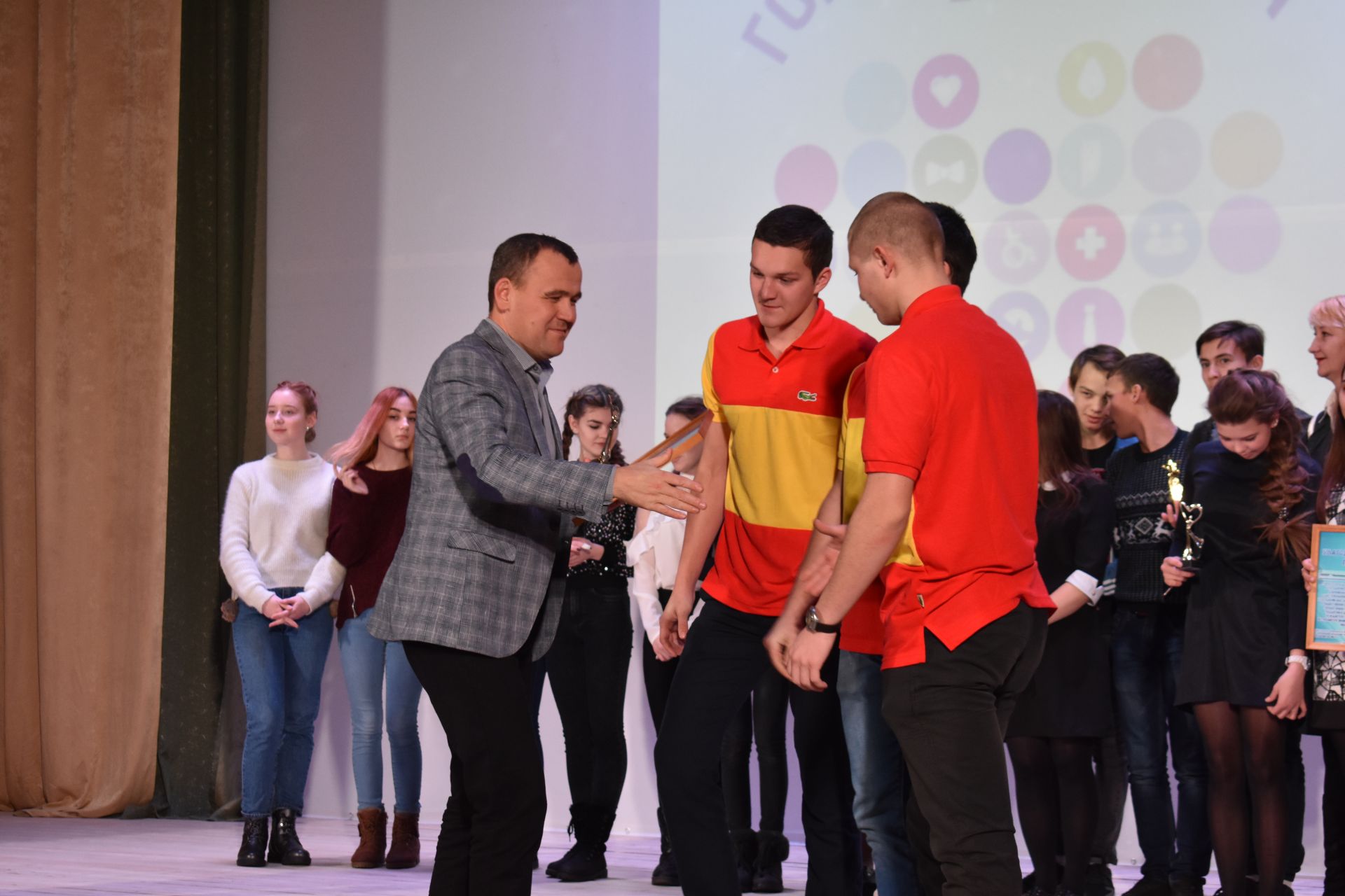 Чистопольских волонтеров наградили за их бескорыстный труд