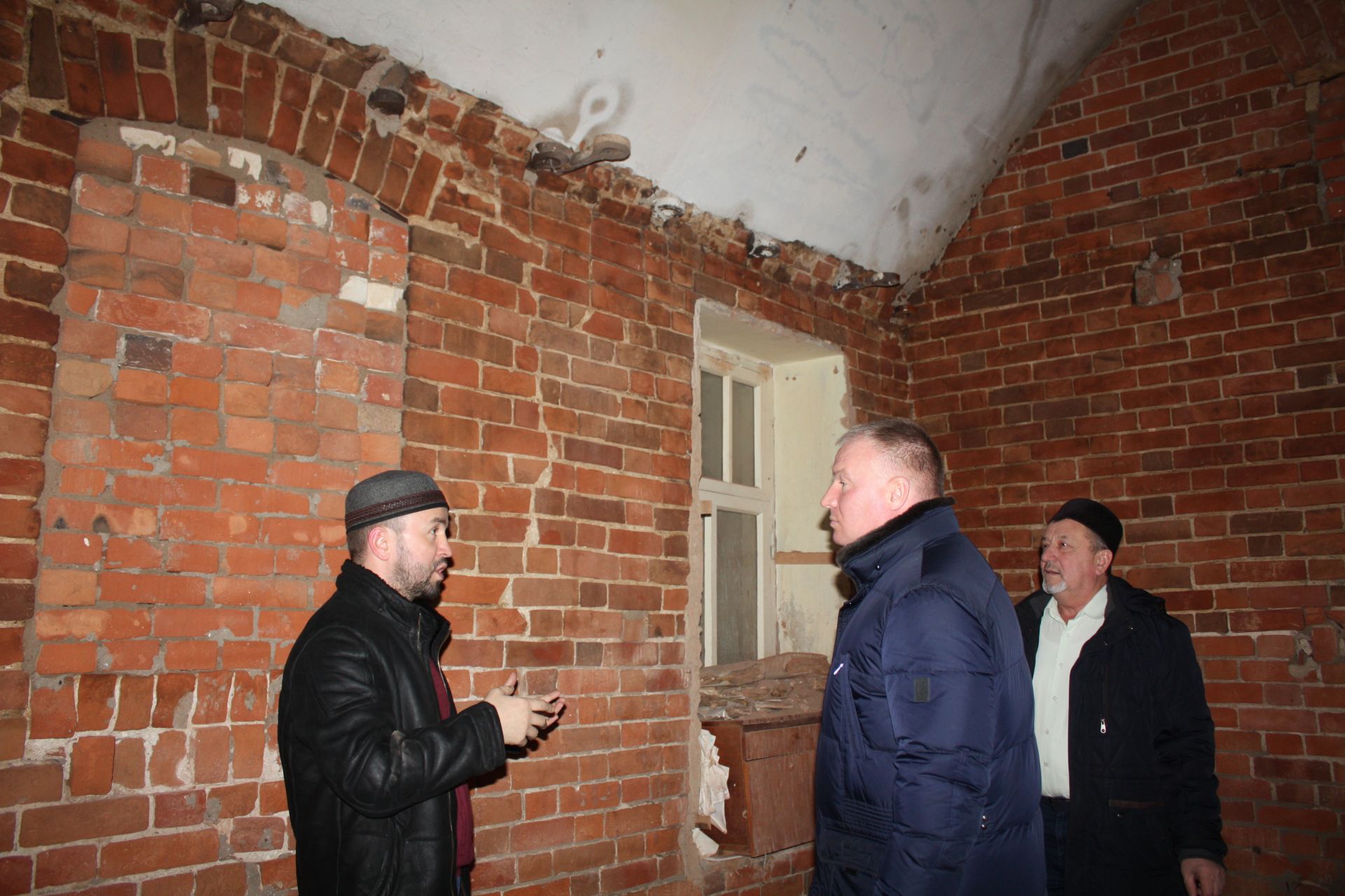 Глава Чистопольского района ознакомился с ходом ремонта в будущем исламском центре