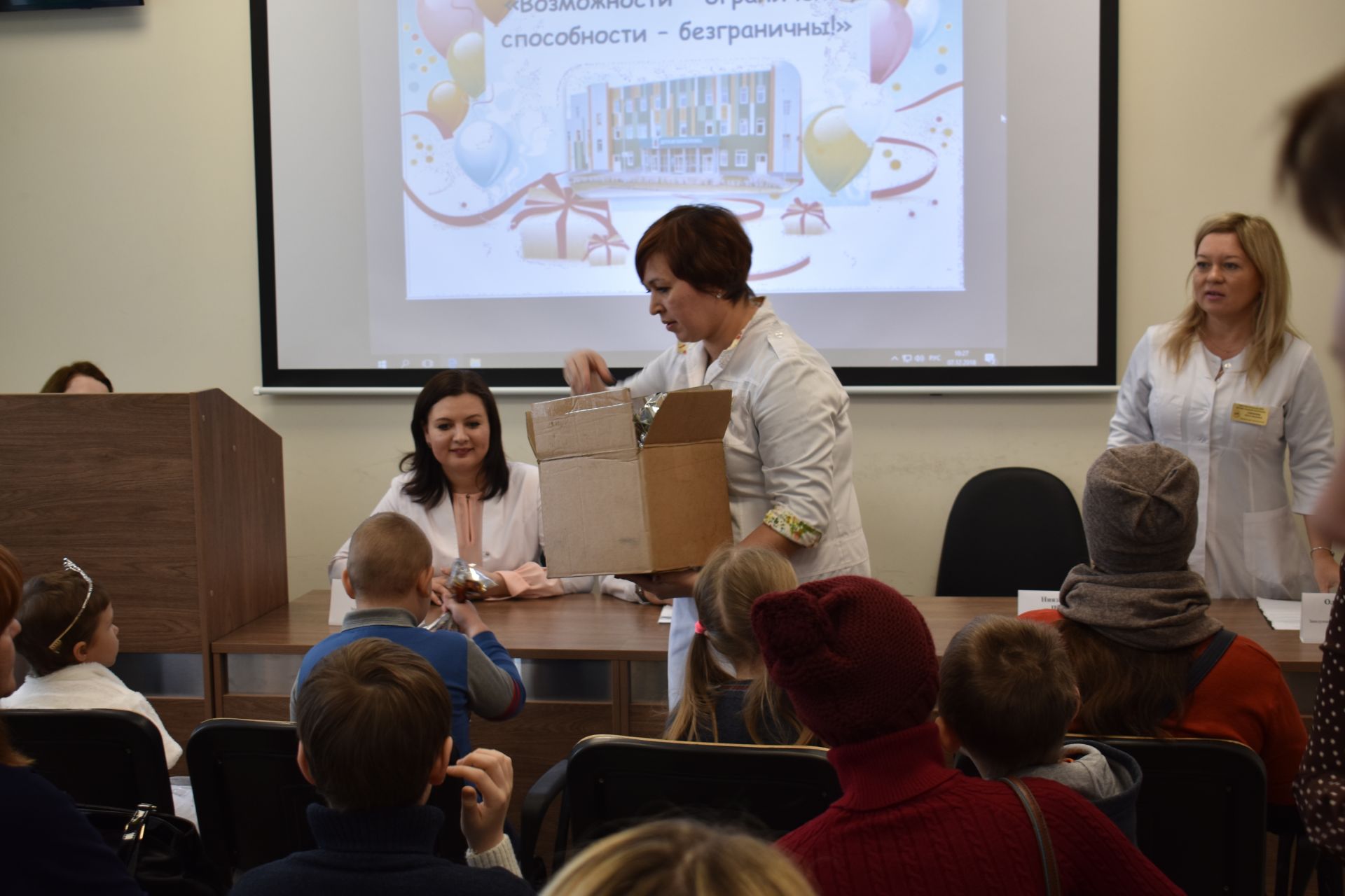 Чистопольских детей с особенностями здоровья поздравили с наступающим Новым Годом (фоторепортаж)
