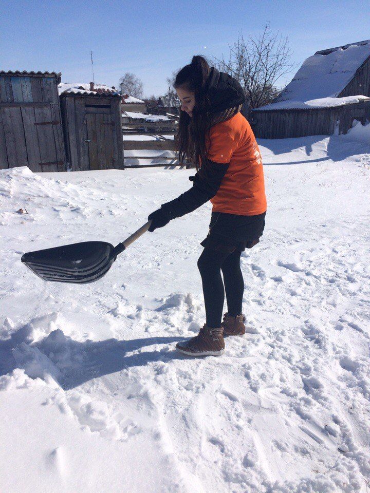 Письма одиноким пожилым людям, уборка снега... Волонтеры чистопольского села радуют других своей заботой