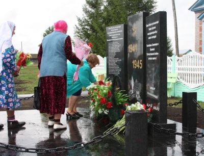 В Чистопольском районе внук поставил памятник погибшим на войне деду и его односельчанам