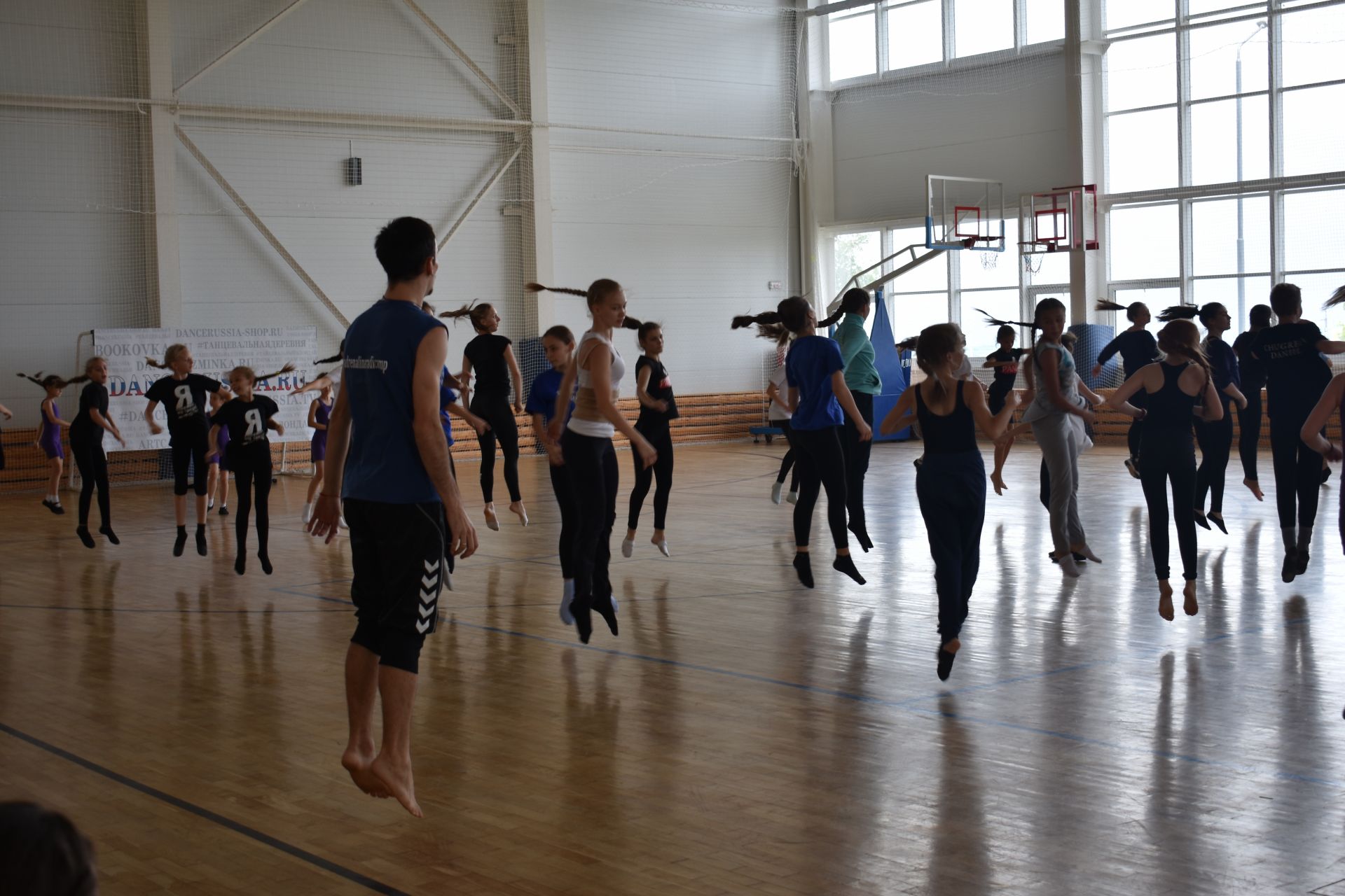 Мастер-классы проводят известные хореографы, "Танцевальная аллея" пополнилась новыми саженцами