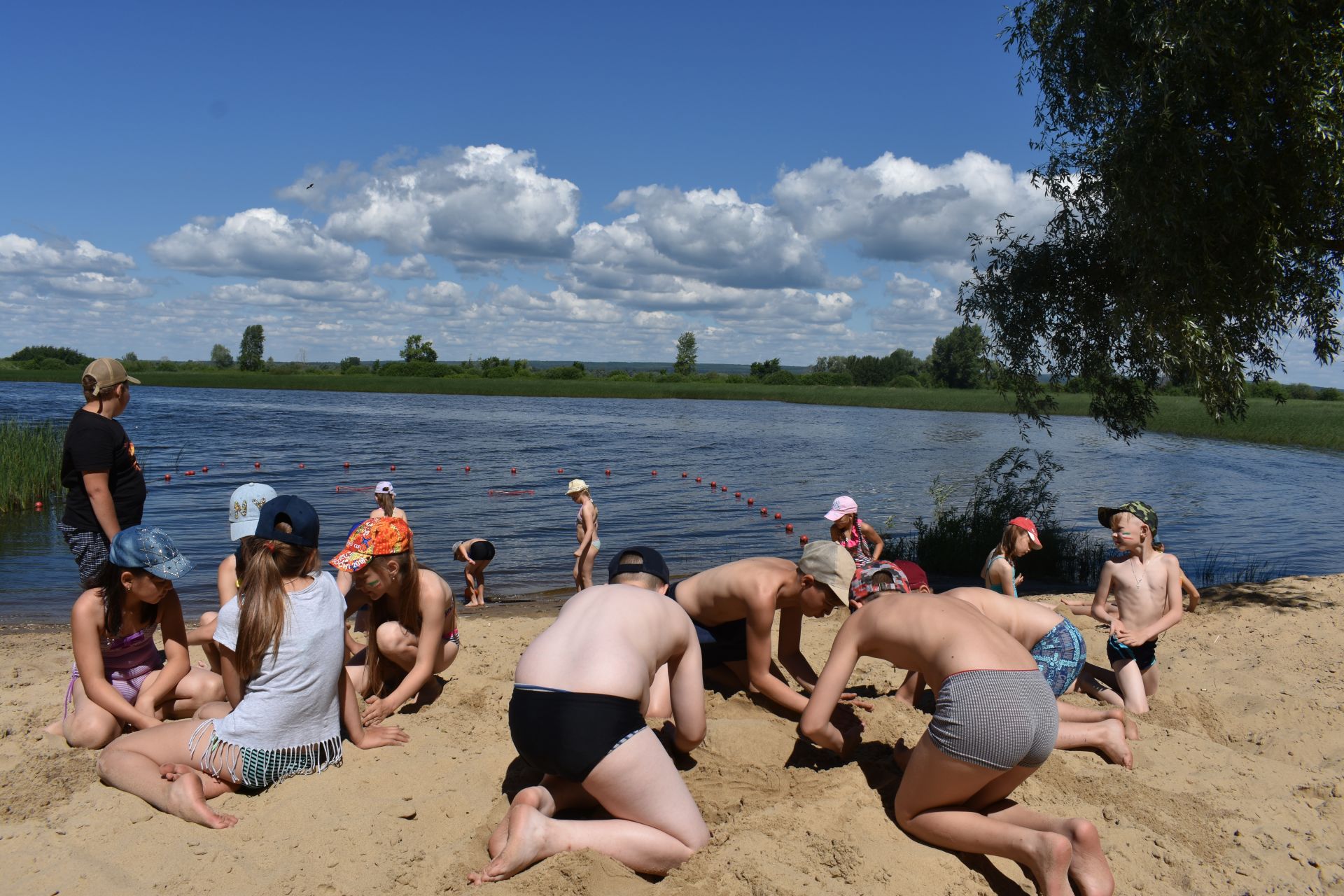 Чистопольские девчонки и мальчишки отдыхают в лагере "Солнышко"