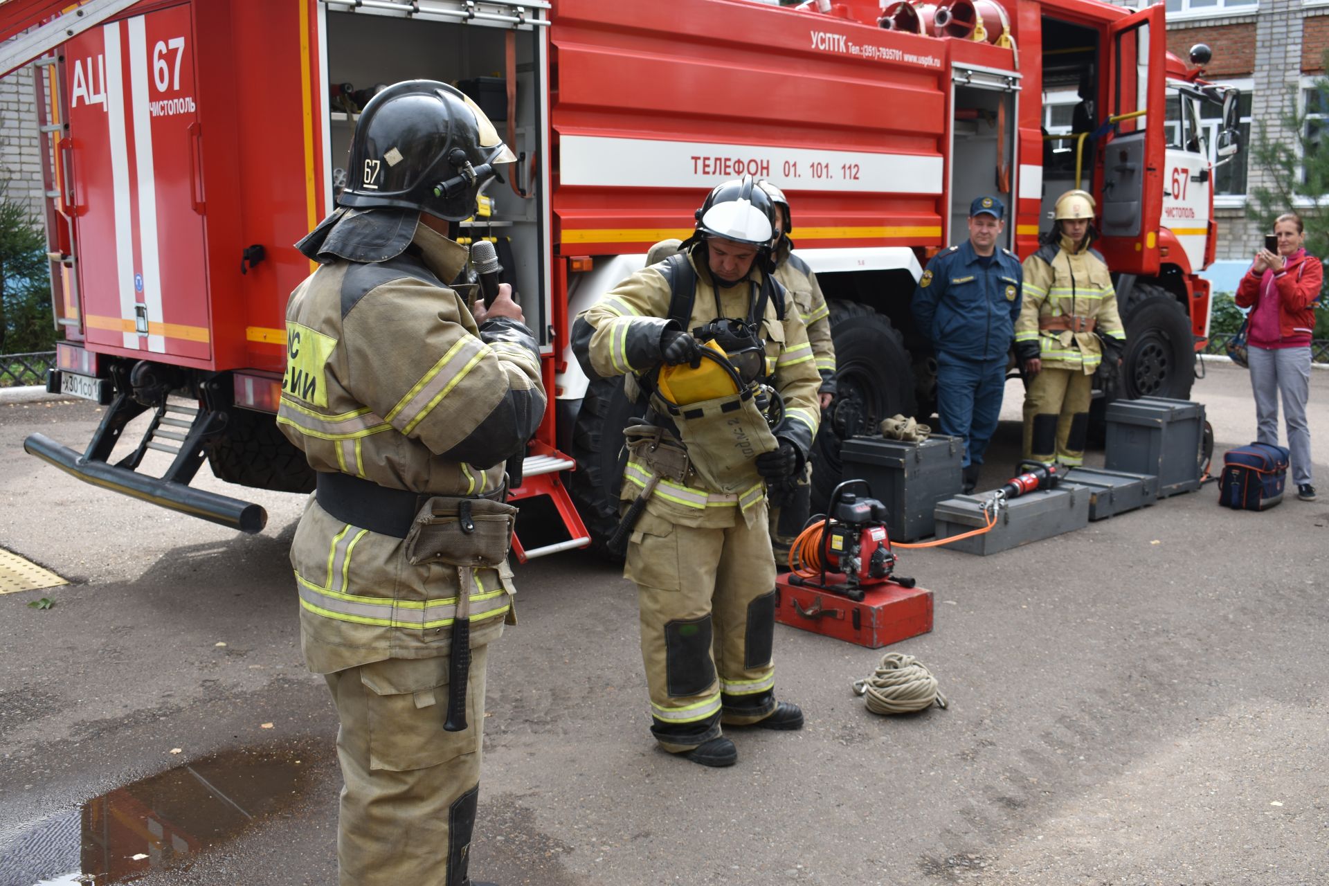 К двум школам Чистополя подъехали машины пожарной и скорой помощи. Что случилось?