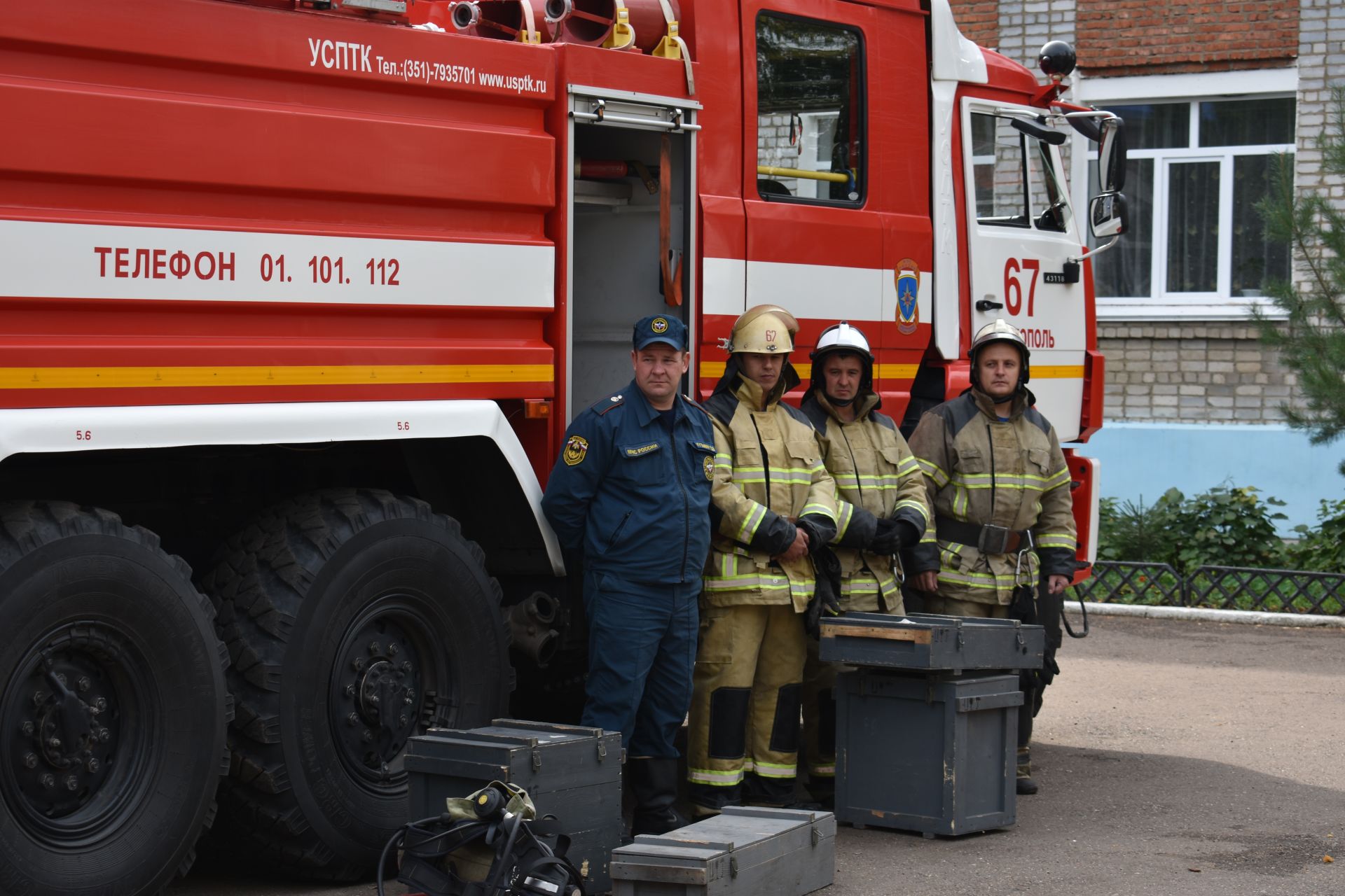 К двум школам Чистополя подъехали машины пожарной и скорой помощи. Что случилось?