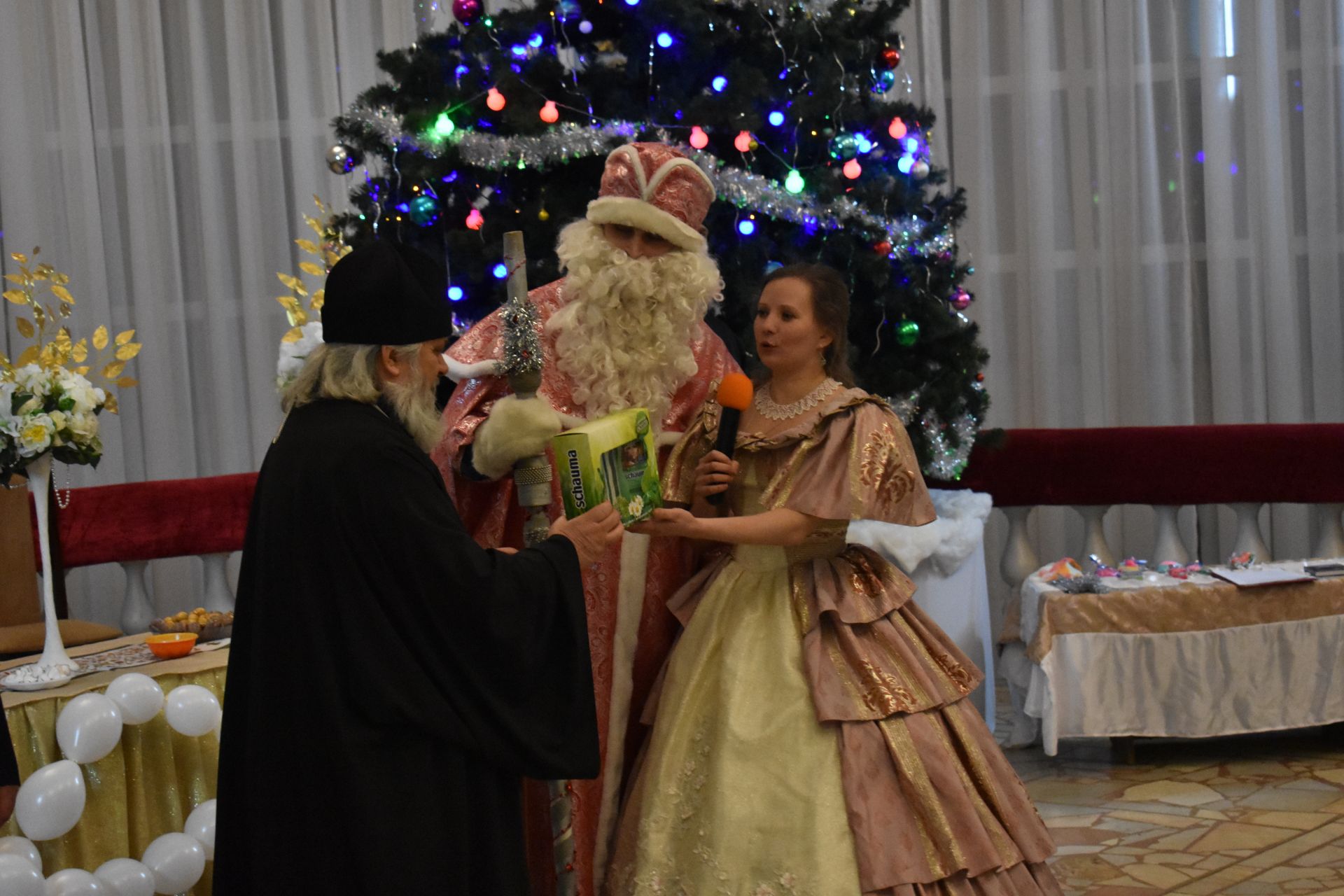 В Чистополе состоялся Рождественский бал (фоторепортаж)