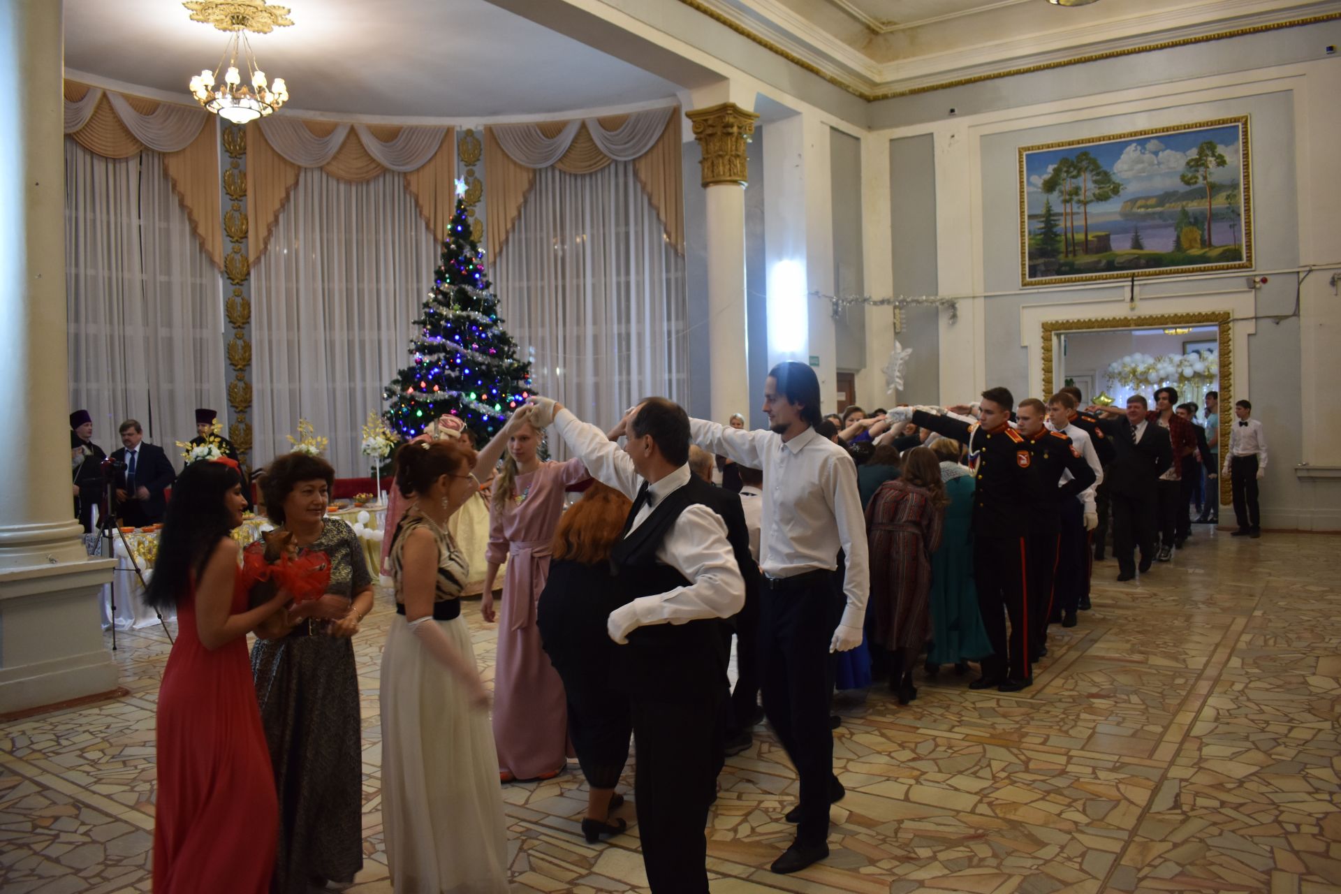 В Чистополе состоялся Рождественский бал (фоторепортаж)