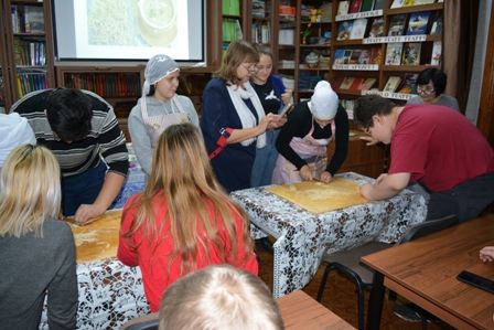 Сами готовили лапшу: День татарской кухни в чистопольской библиотеке