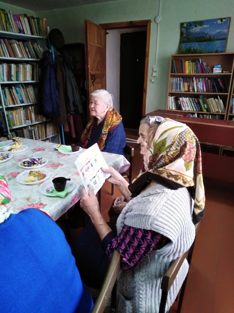 Душой молодые: в чистопольской библиотеке собрались читатели третьего возраста