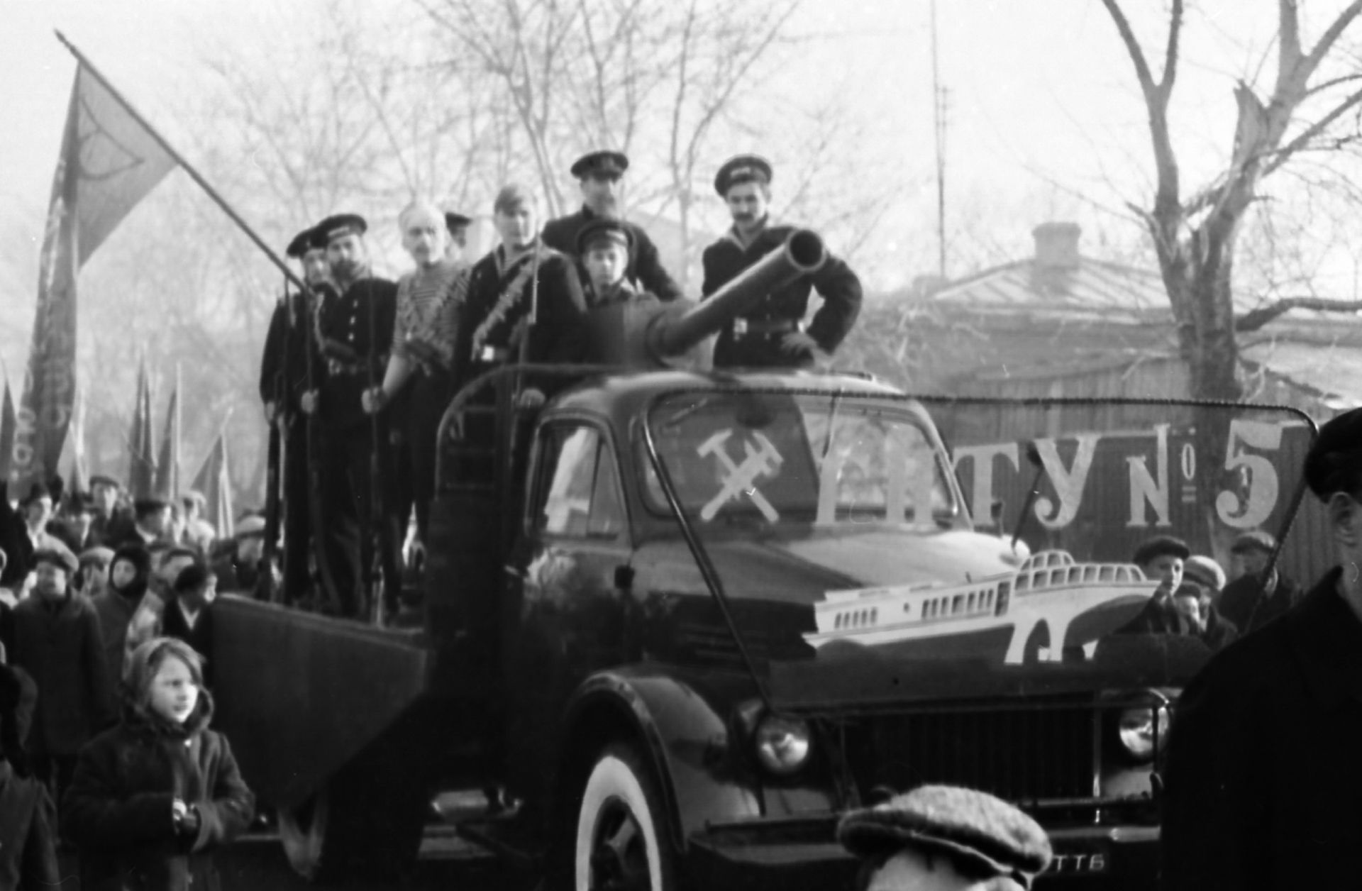 Демонстрация 7 ноября 1973 года в Чистополе: исторический ФОТОРЕПОРТАЖ
