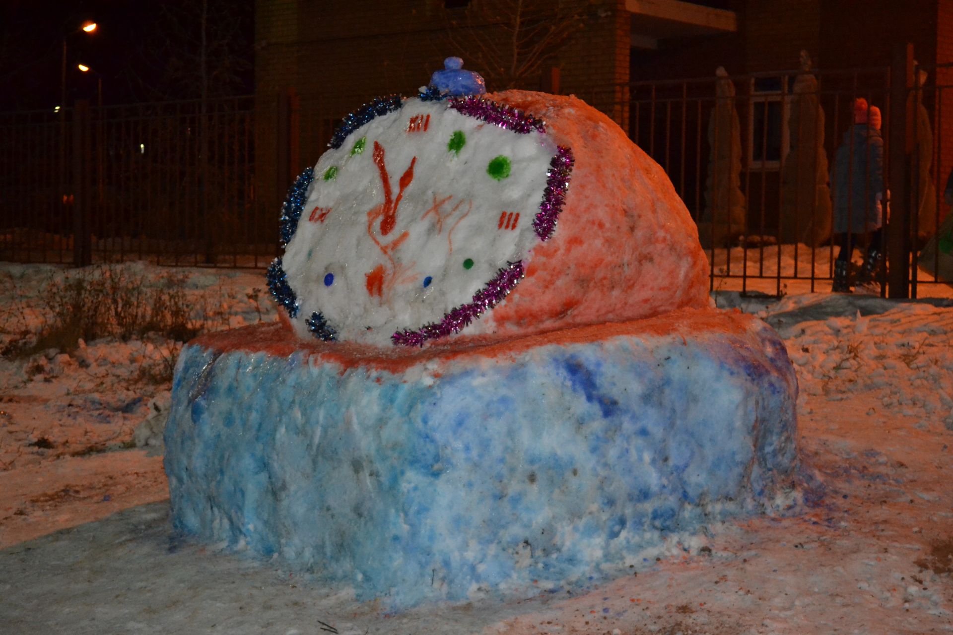 Чистопольцы зажгли огни на новогодней елке