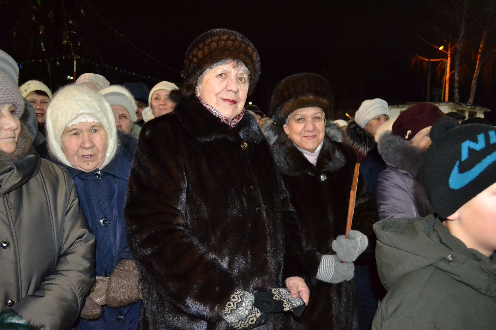 Чистопольцы зажгли огни на новогодней елке