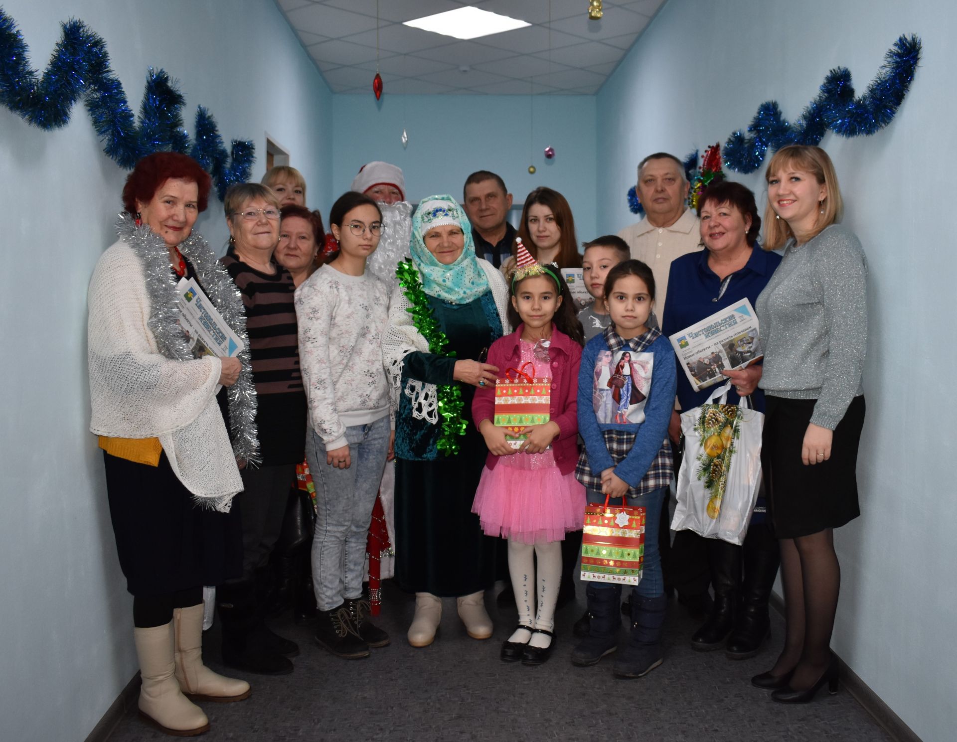 В редакции газеты «Чистопольские известия» наградили победителей конкурса «Как-то раз под Новый год!»