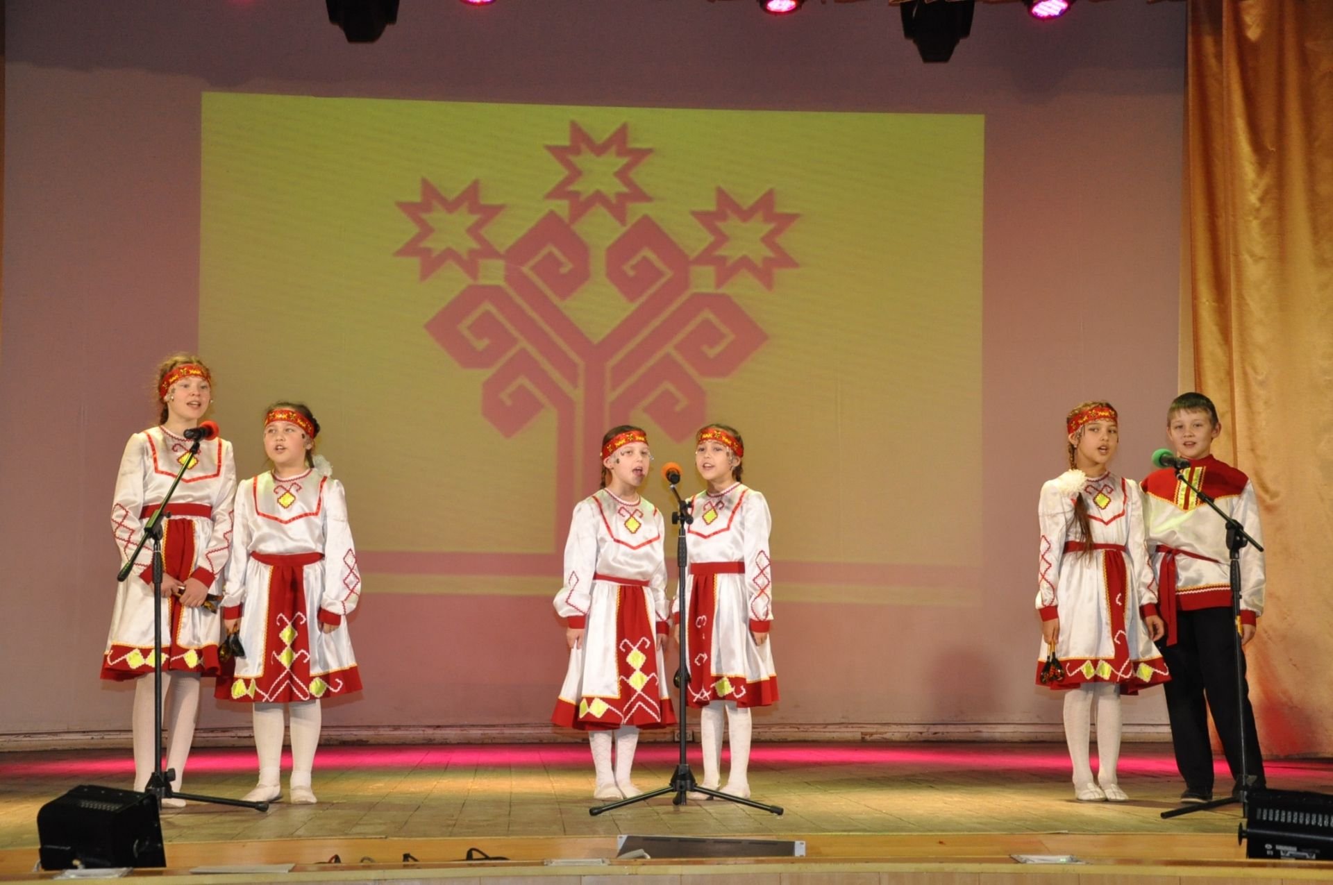 В Чистополе завершение месяца чувашской культуры отметили праздничным концертом