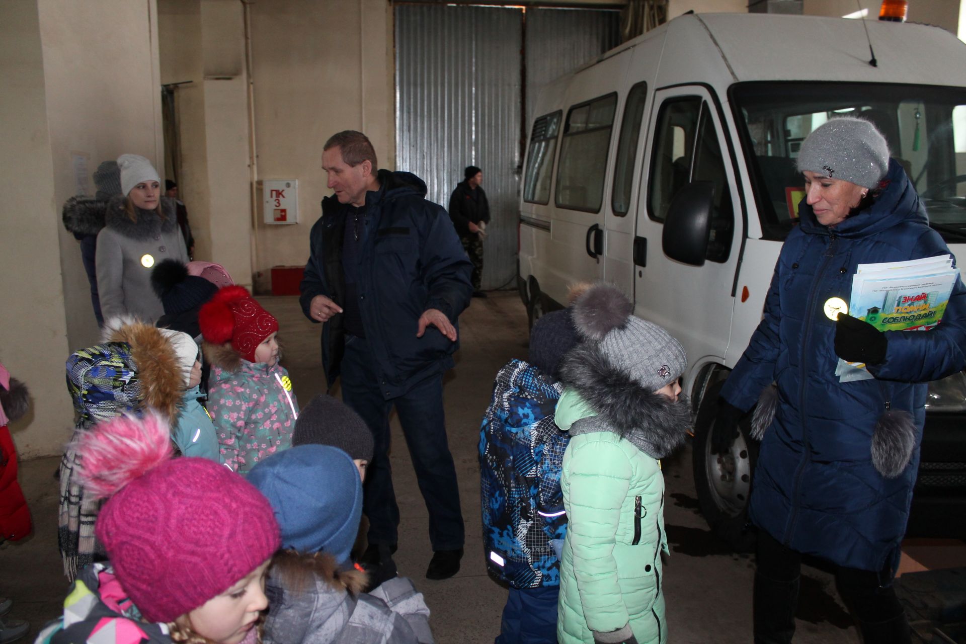 В чистопольской ГАИ – гости: малыши знакомились с работой инспекторов дорожного движения