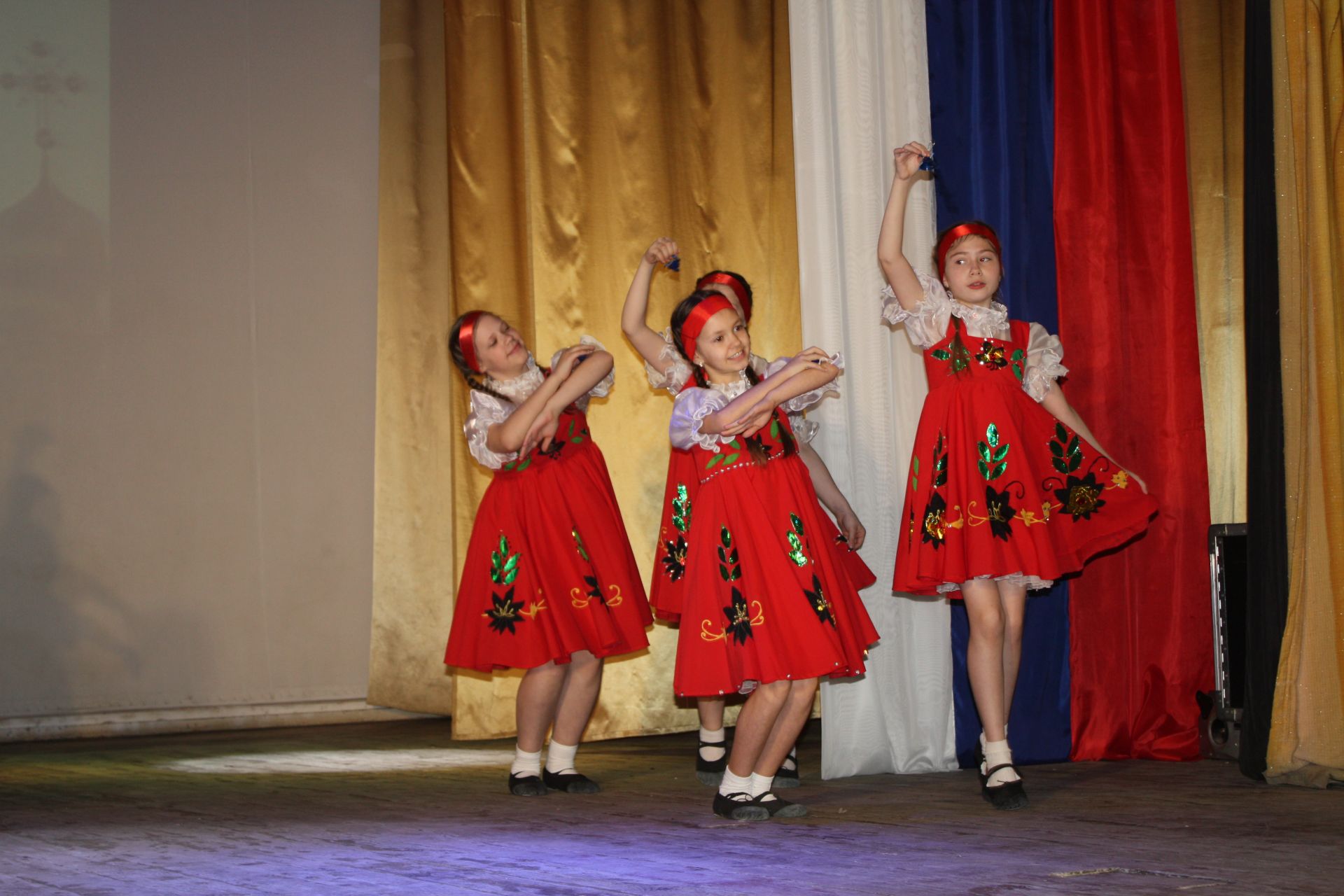 Фоторепортаж : в Чистополе 60-летие ДНД отметили праздничным концертом