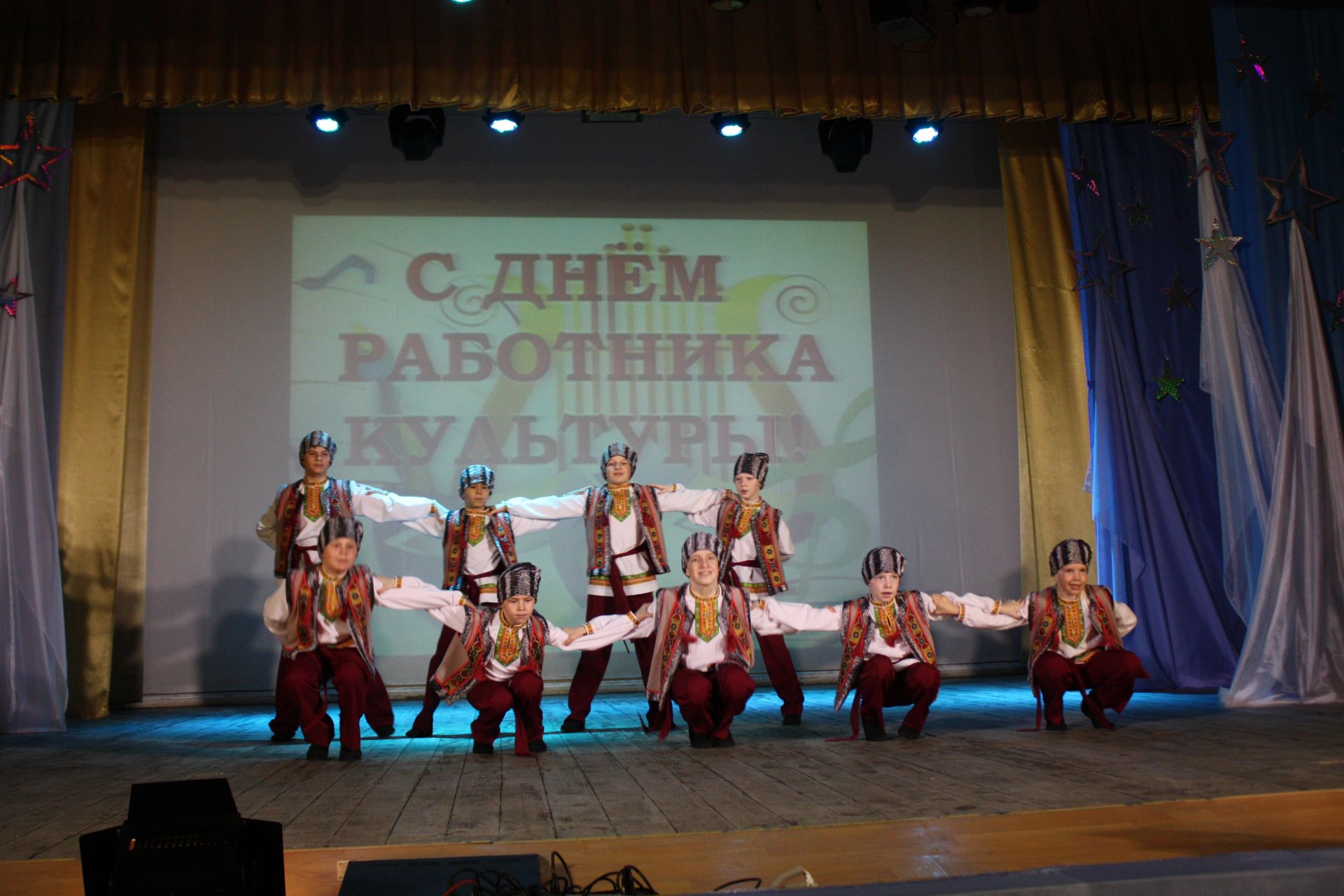Чистопольских работников культуры поздравили столичные артисты (ФОТОРЕПОРТАЖ)