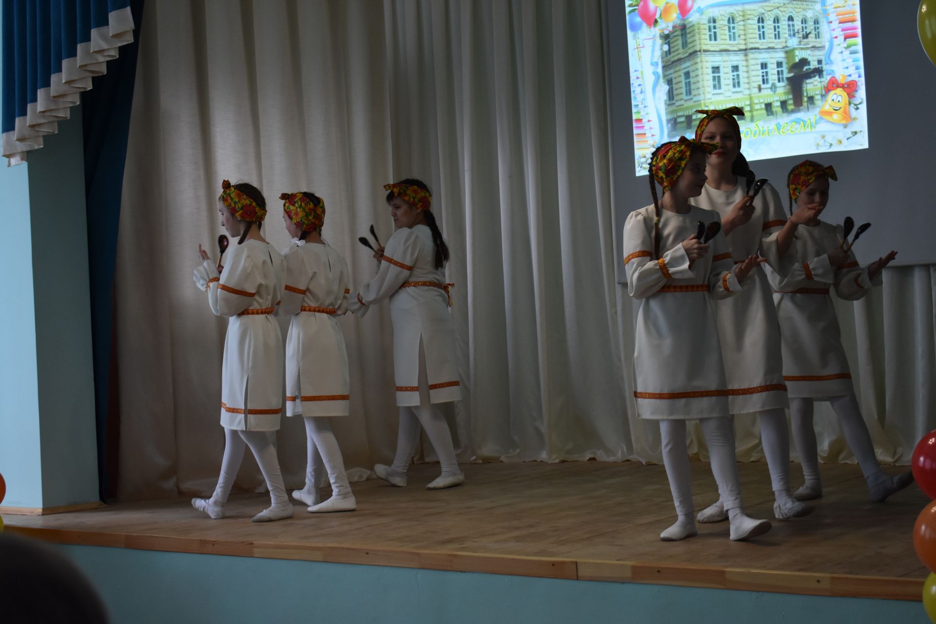 Фоторепортаж: Чистопольская школа № 10 отметила полувековой юбилей