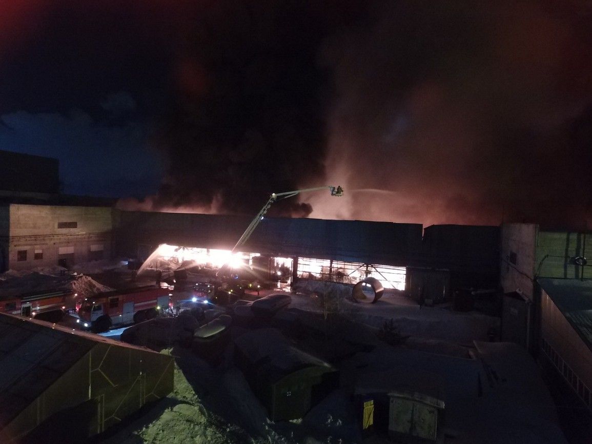 Подробности крупного пожара в Казани: фото с места ЧП