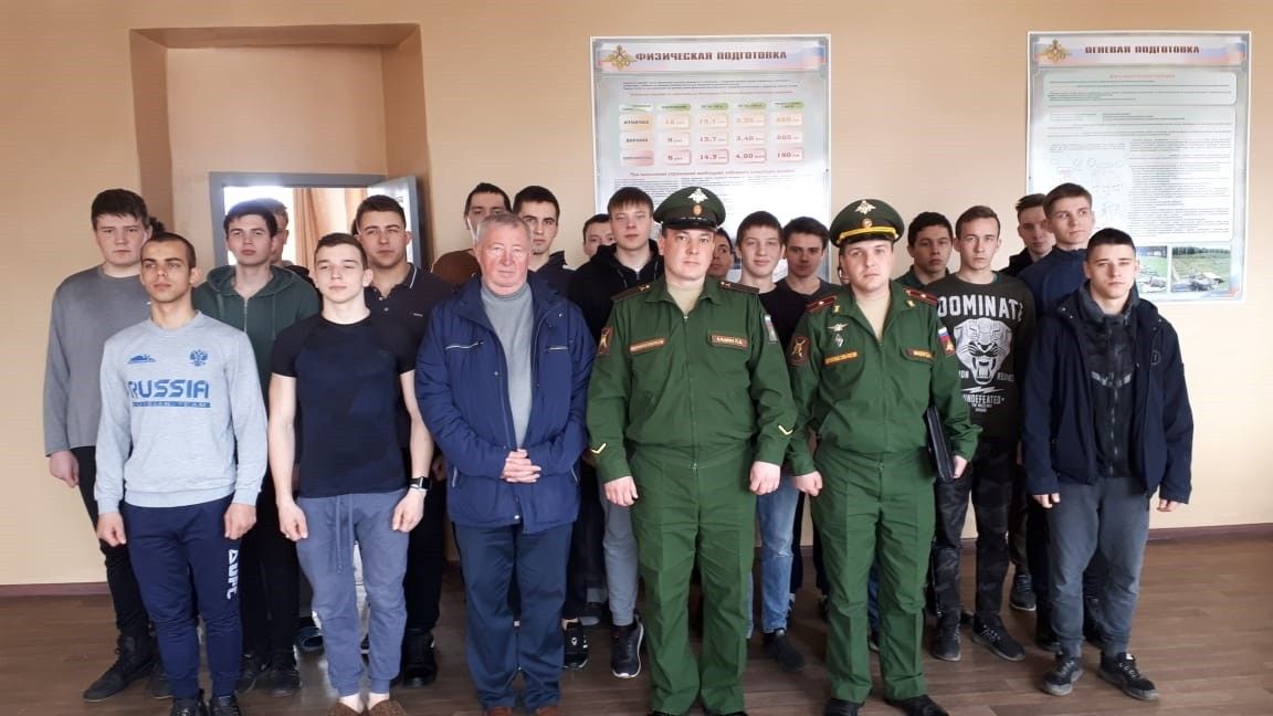 Военнослужащие из Сахалина встречались с будущими призывниками из Чистополя