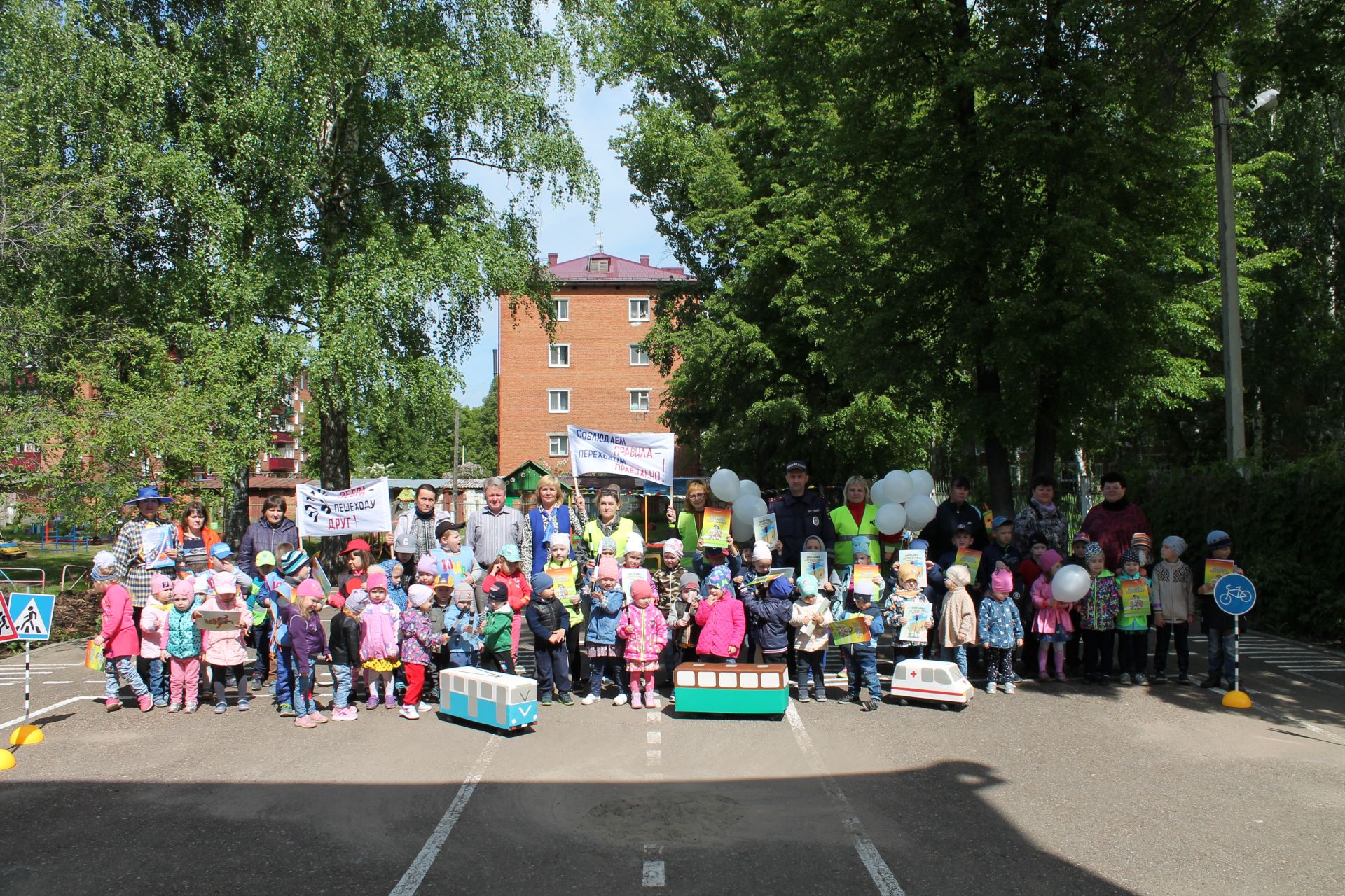 Операция «Внимание, дети!»: чистопольские дошкольники демонстрировали хорошие знания дорожных правил