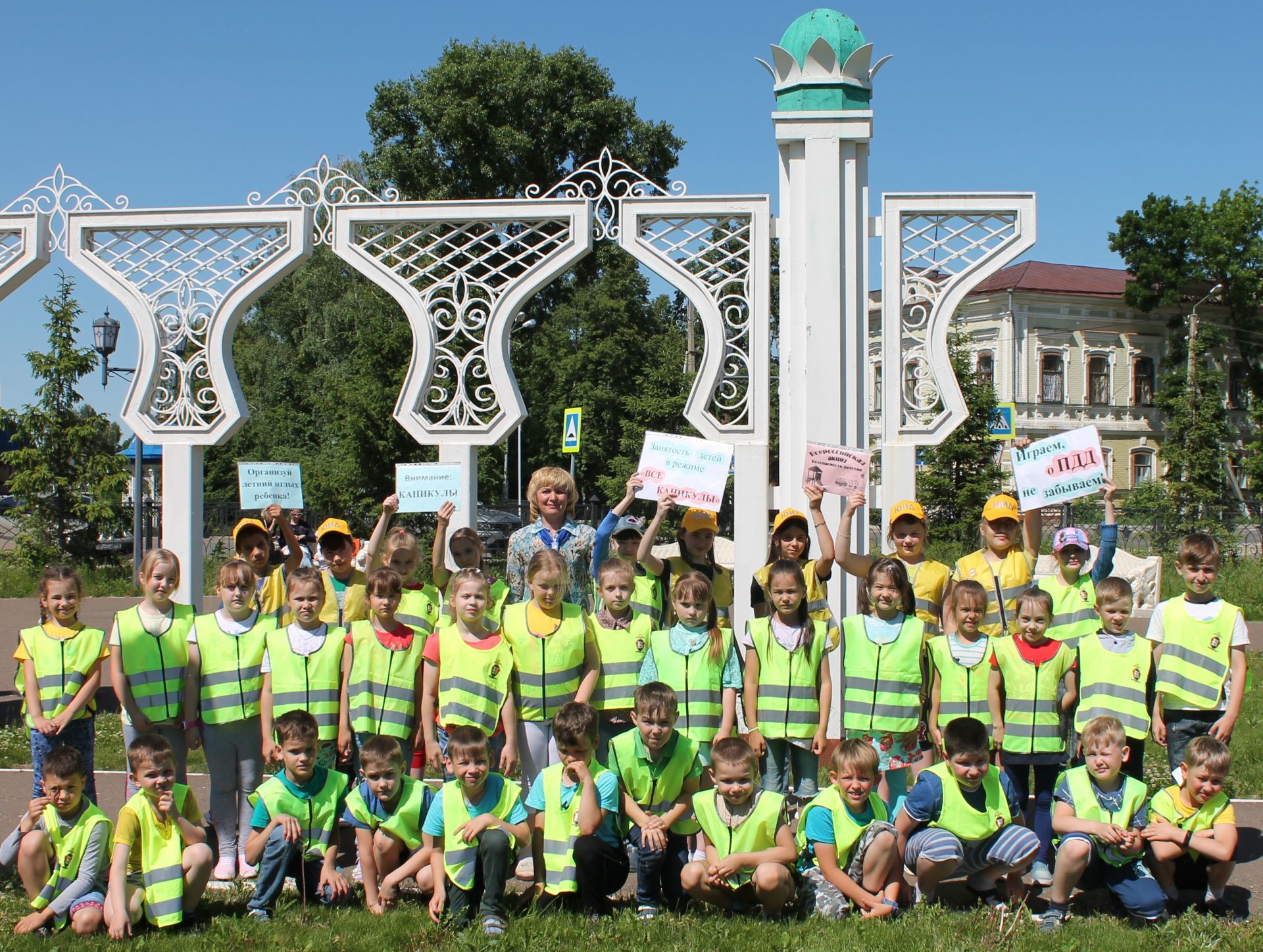 «Безопасность детства»: чистопольские мальчишки и девчонки закрепляли навыки безопасного поведения на улицах
