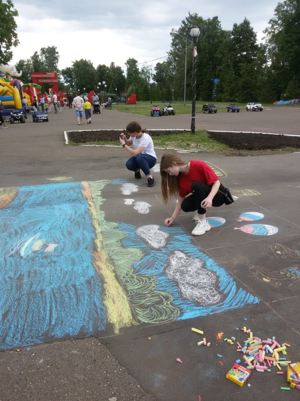 Детская художественная школа организовала развлечения в День России