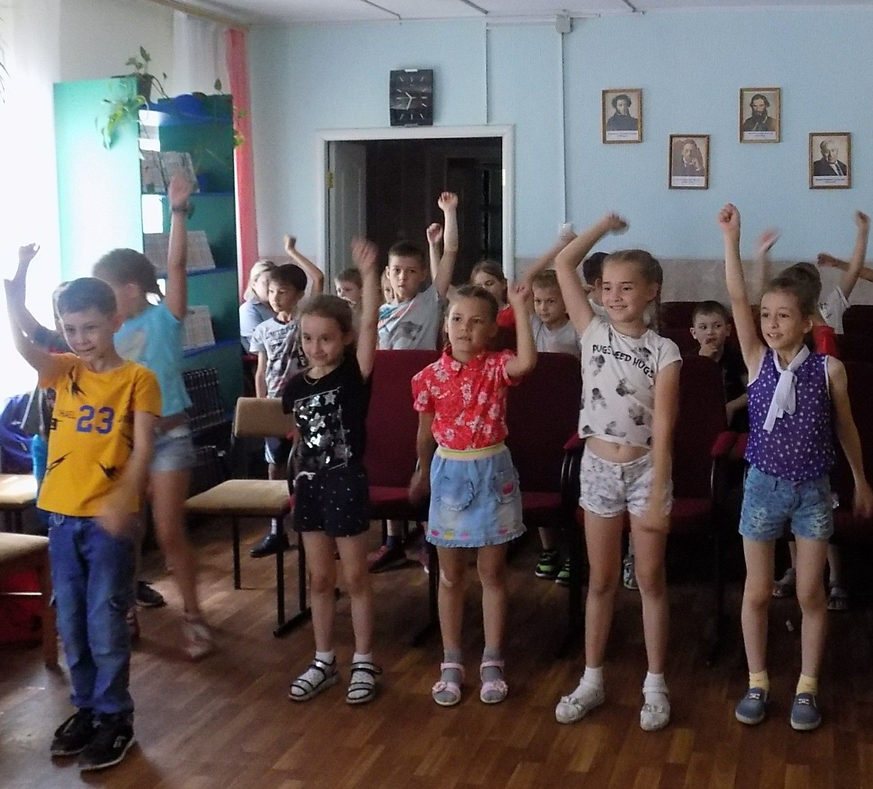 Наслаждайся вдоволь: забавные игры, конкурсы в библиотеке для чистопольских мальчишек и девчонок