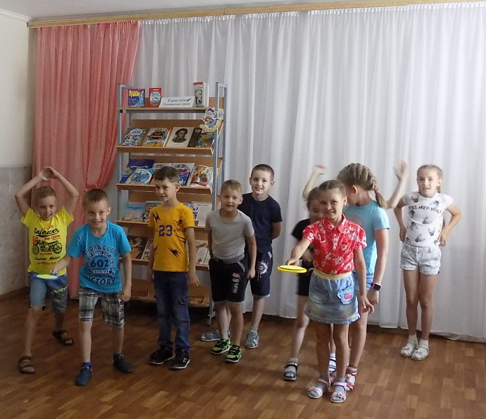 Наслаждайся вдоволь: забавные игры, конкурсы в библиотеке для чистопольских мальчишек и девчонок