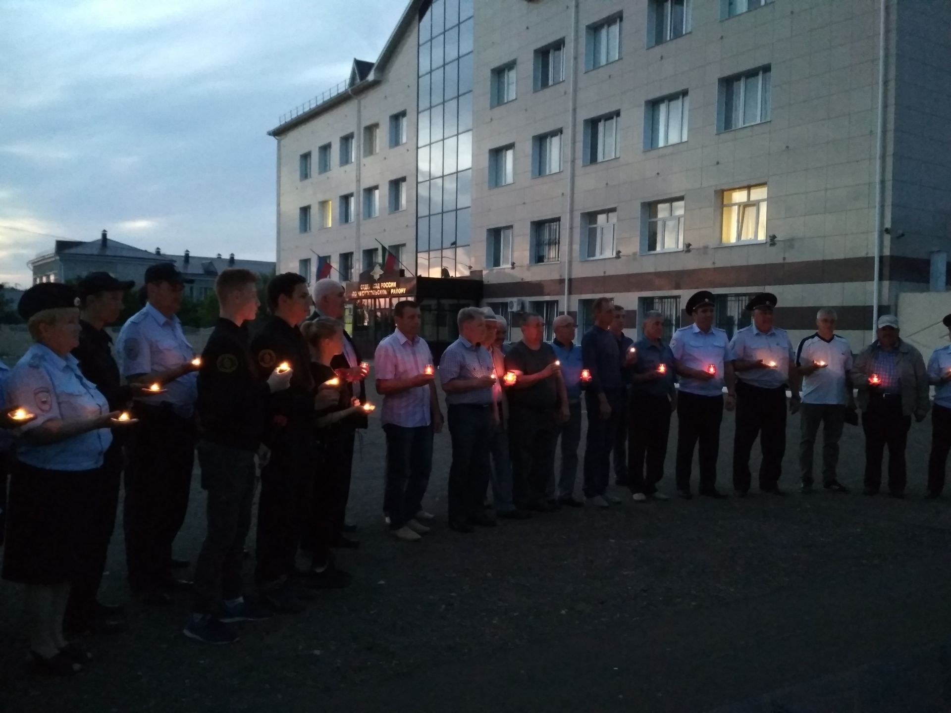 Сотрудники чистопольской полиции зажгли свечи памяти