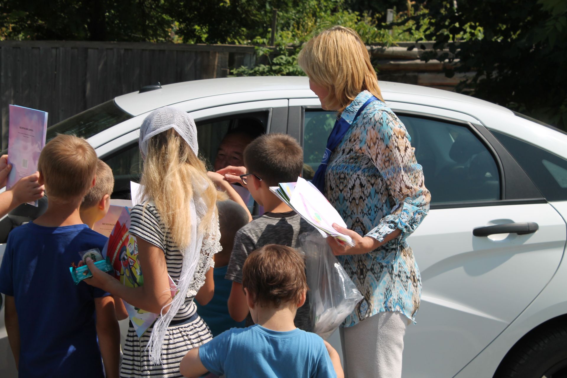 Учащиеся воскресной школы устроили «экзамен» чистопольским водителям