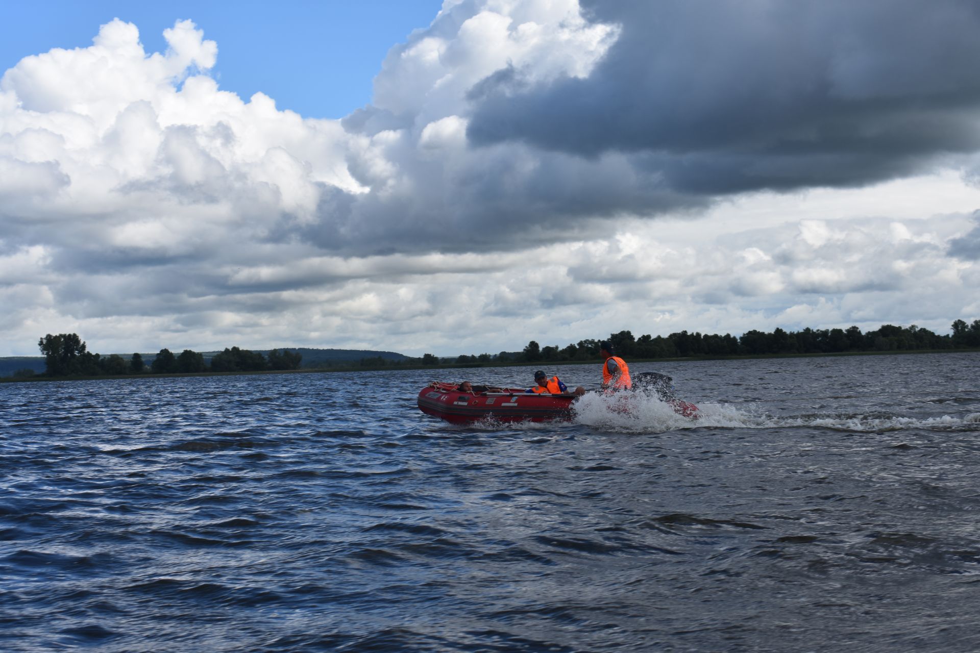 В Чистополе состоялись соревнования по водно-моторным видам спорта среди подразделений ГИМС