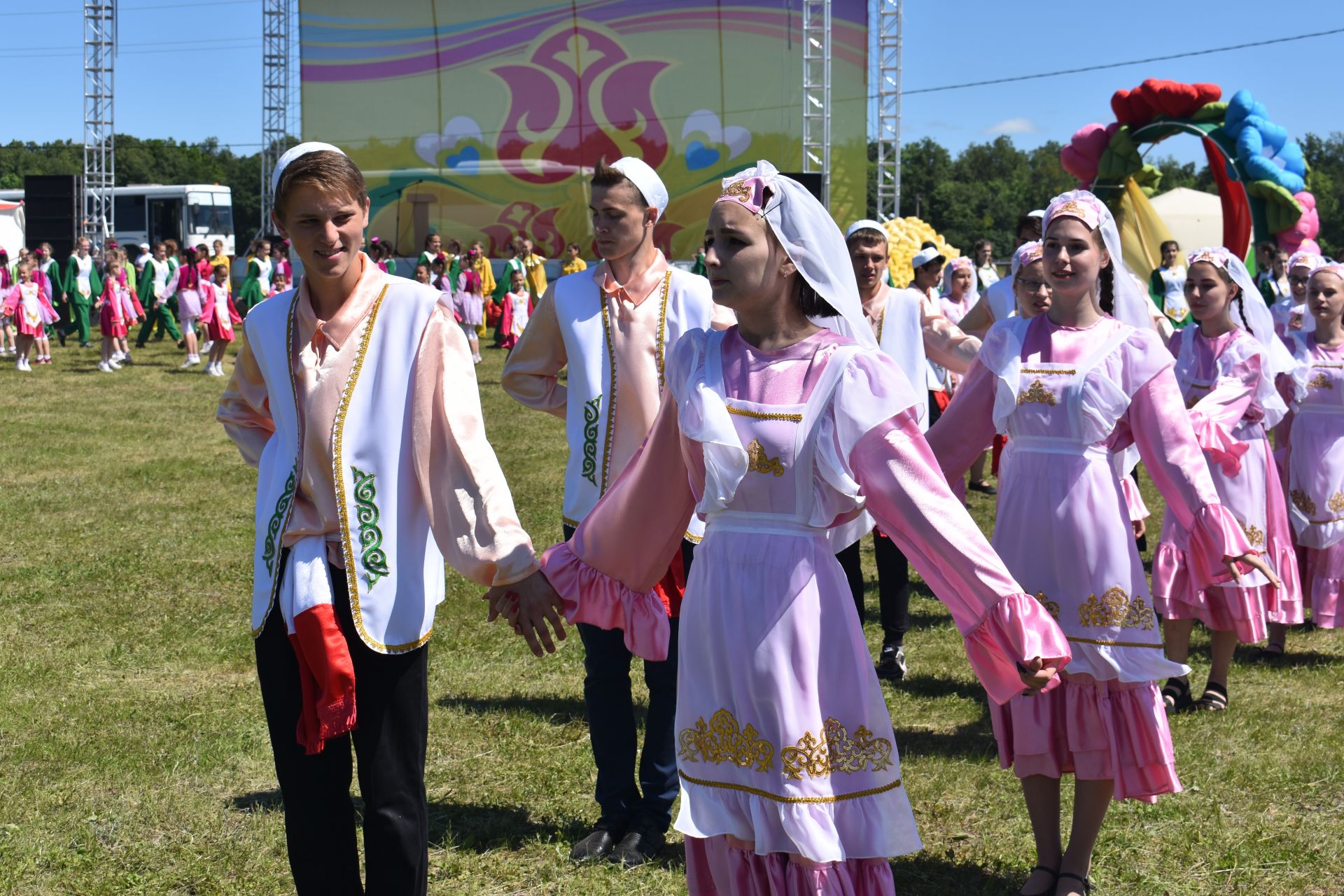 На Чистопольской земле искрометный праздник Сабантуй!