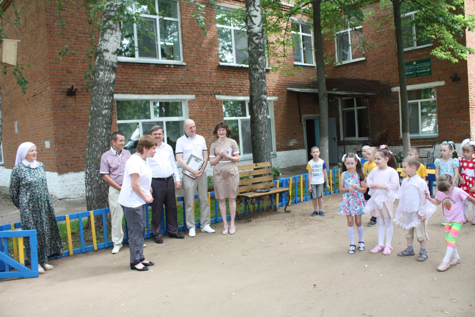 Депутат подарил чистопольским детям игровой комплекс
