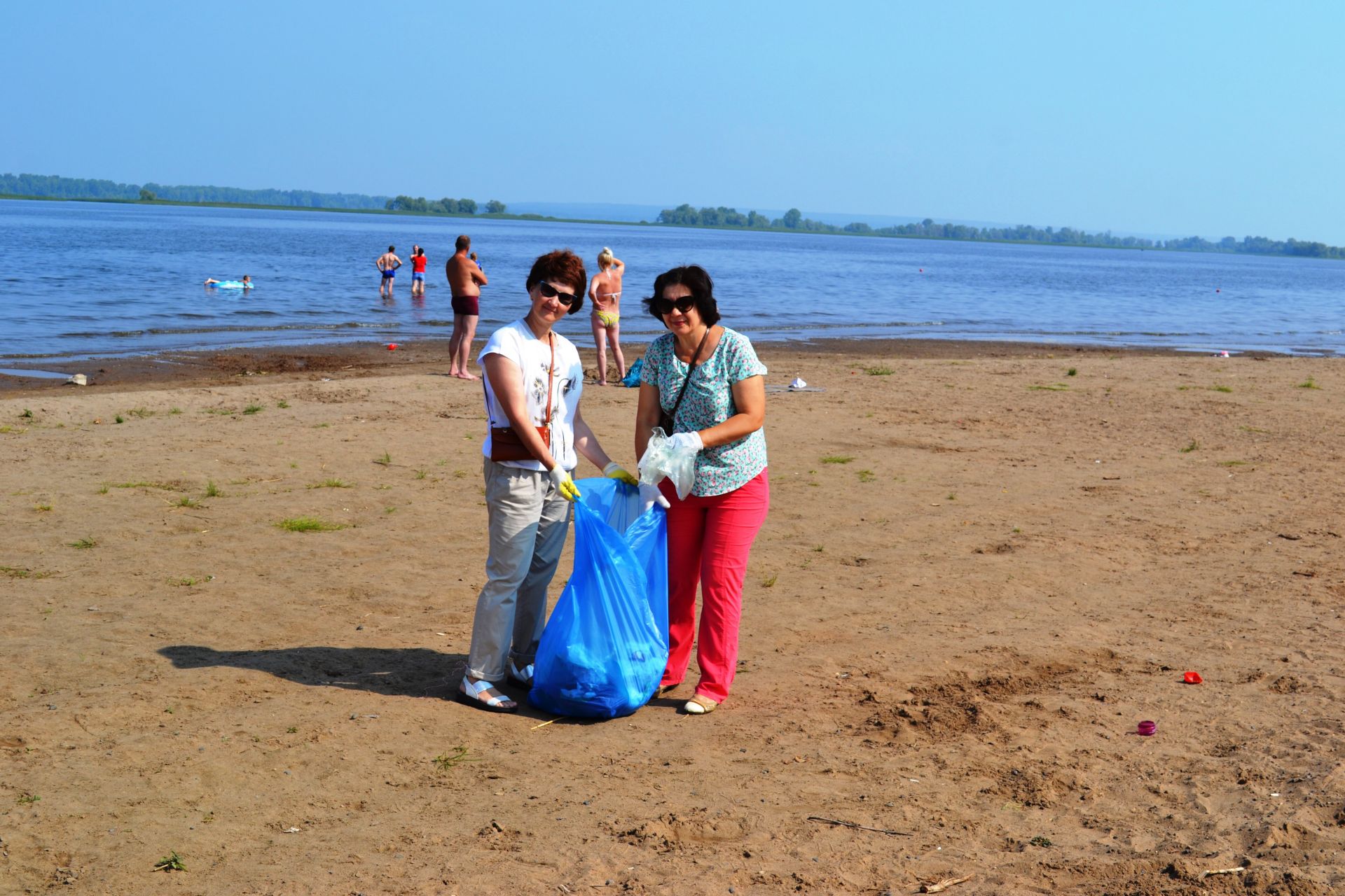 В Чистополе прошла акция «Чистые берега»