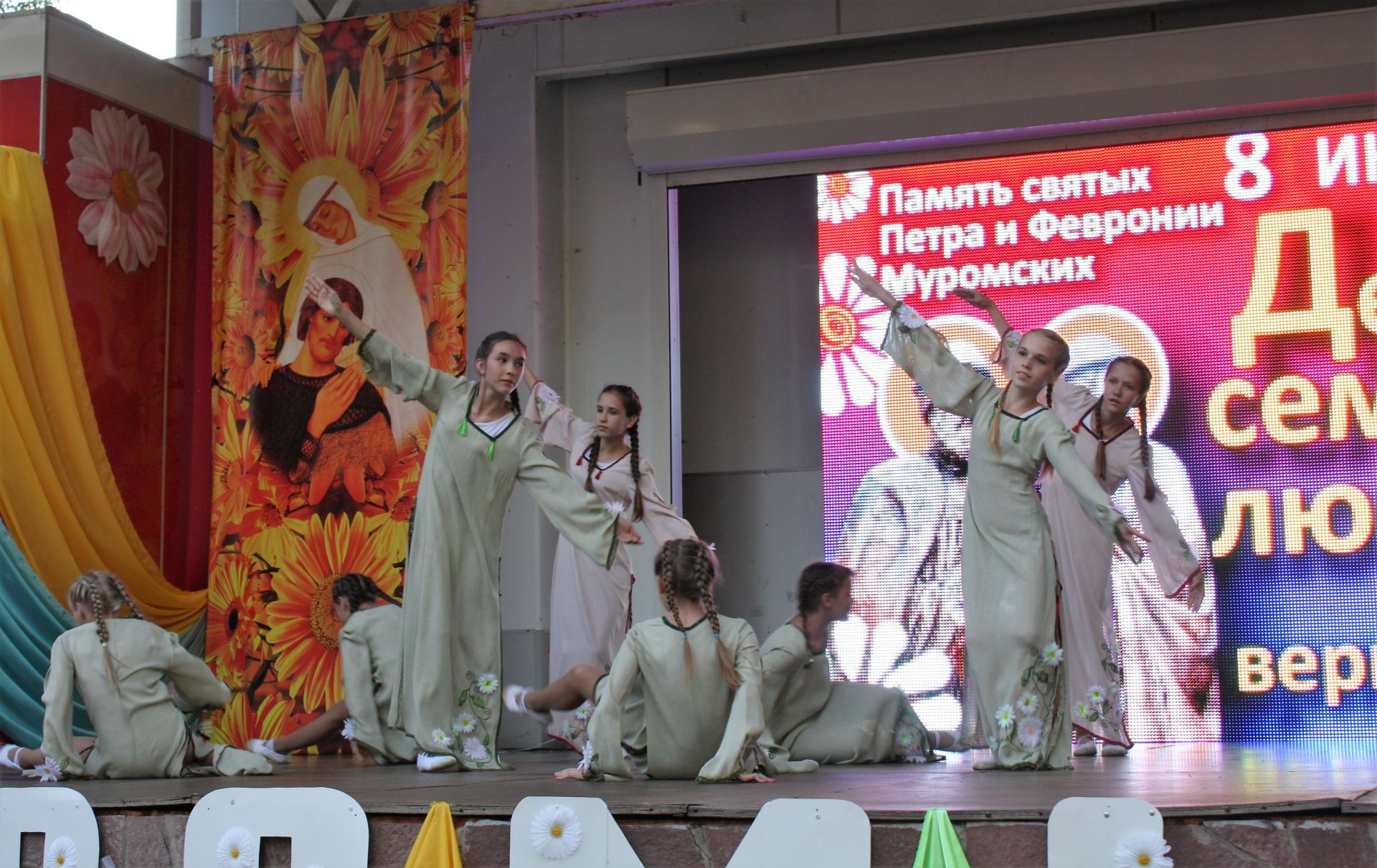 В День Семьи, любви и верности в Чистополе прошел праздничный концерт
