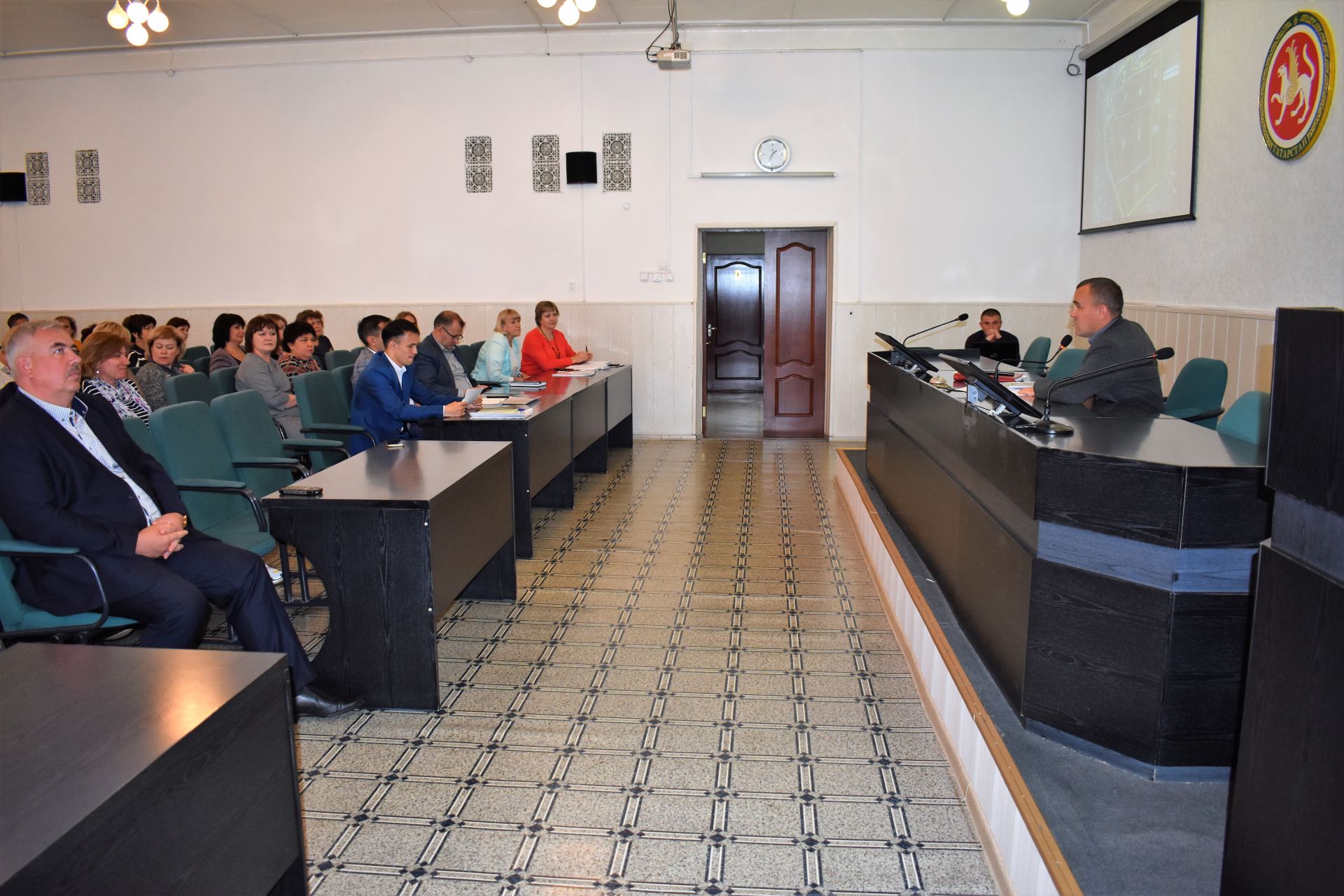В администрации Чистополя состоялось совещание по организации и проведению субботника