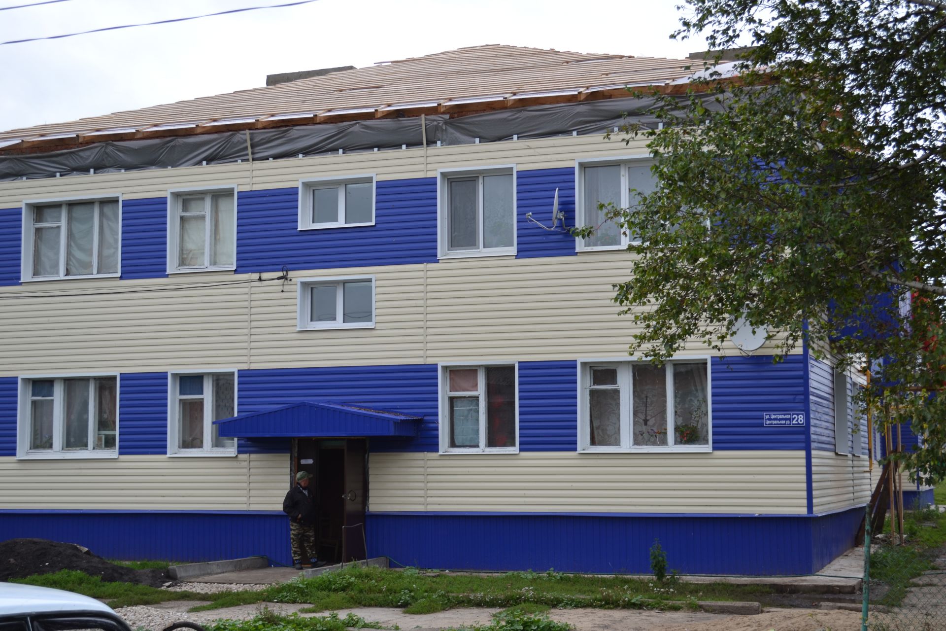 Глава Чистопольского района Дмитрий Иванов детально осмотрел многоквартирный дом, который затопило во время капремонта