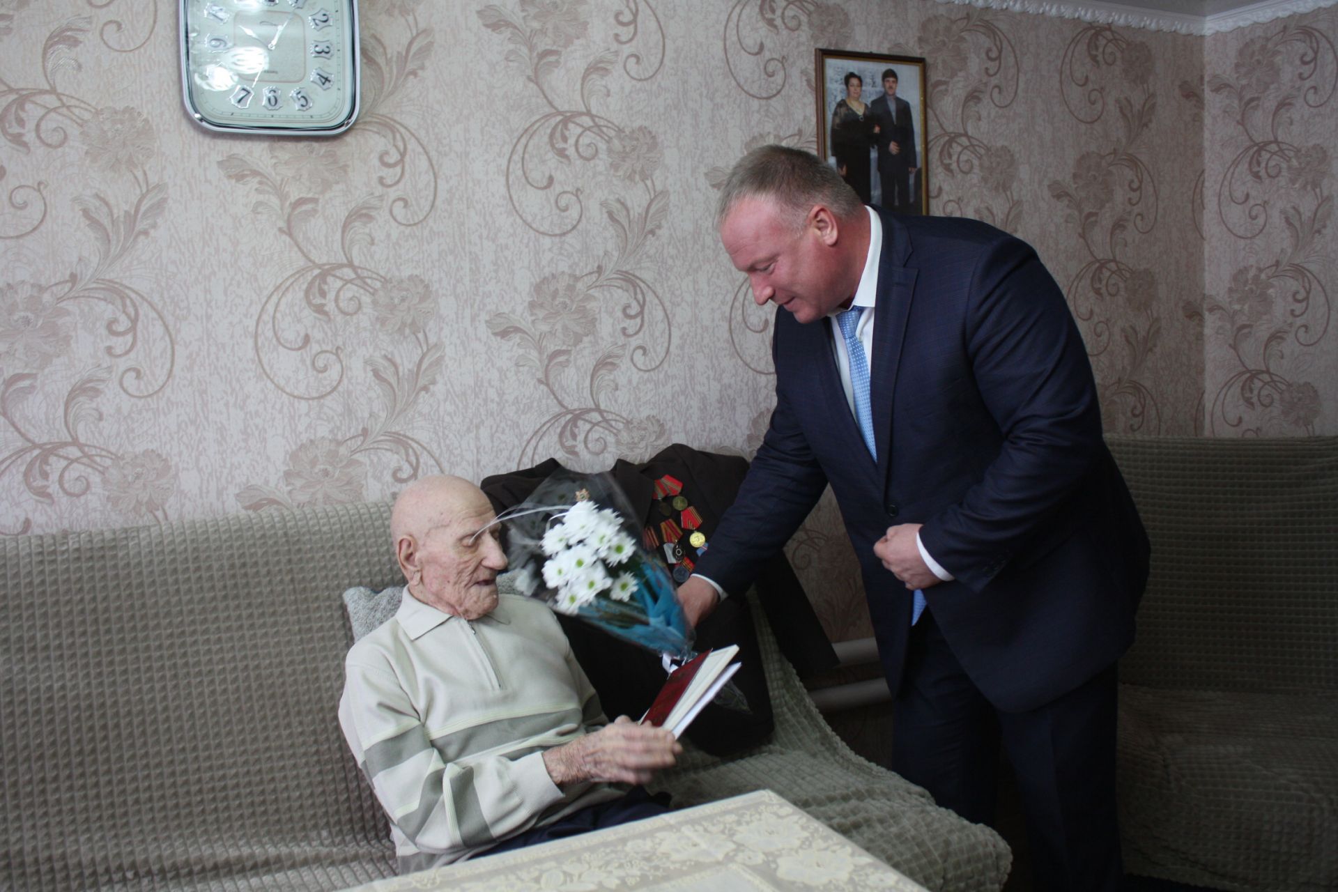 Чистополец Федор Матвеев принимал поздравление со 100-летним юбилеем