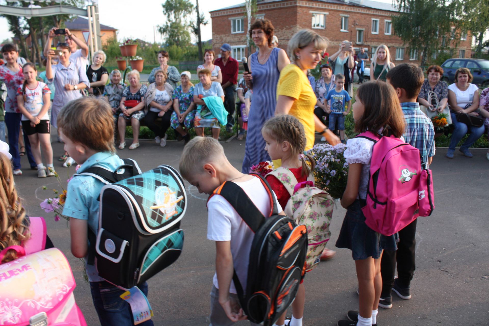 В Чистополе активно реализуется акция «Помоги собраться в школу»