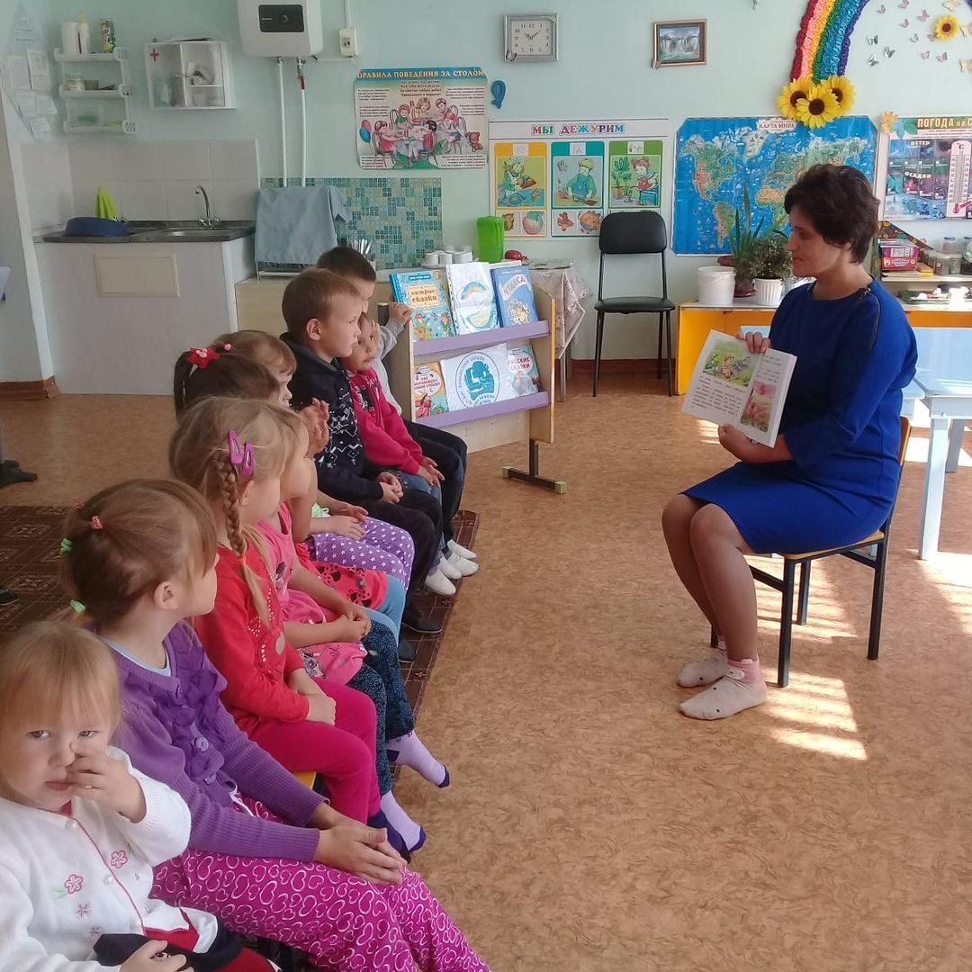 «Книжка на ладошке»: юные жители чистопольского села слушали свои любимые сказки